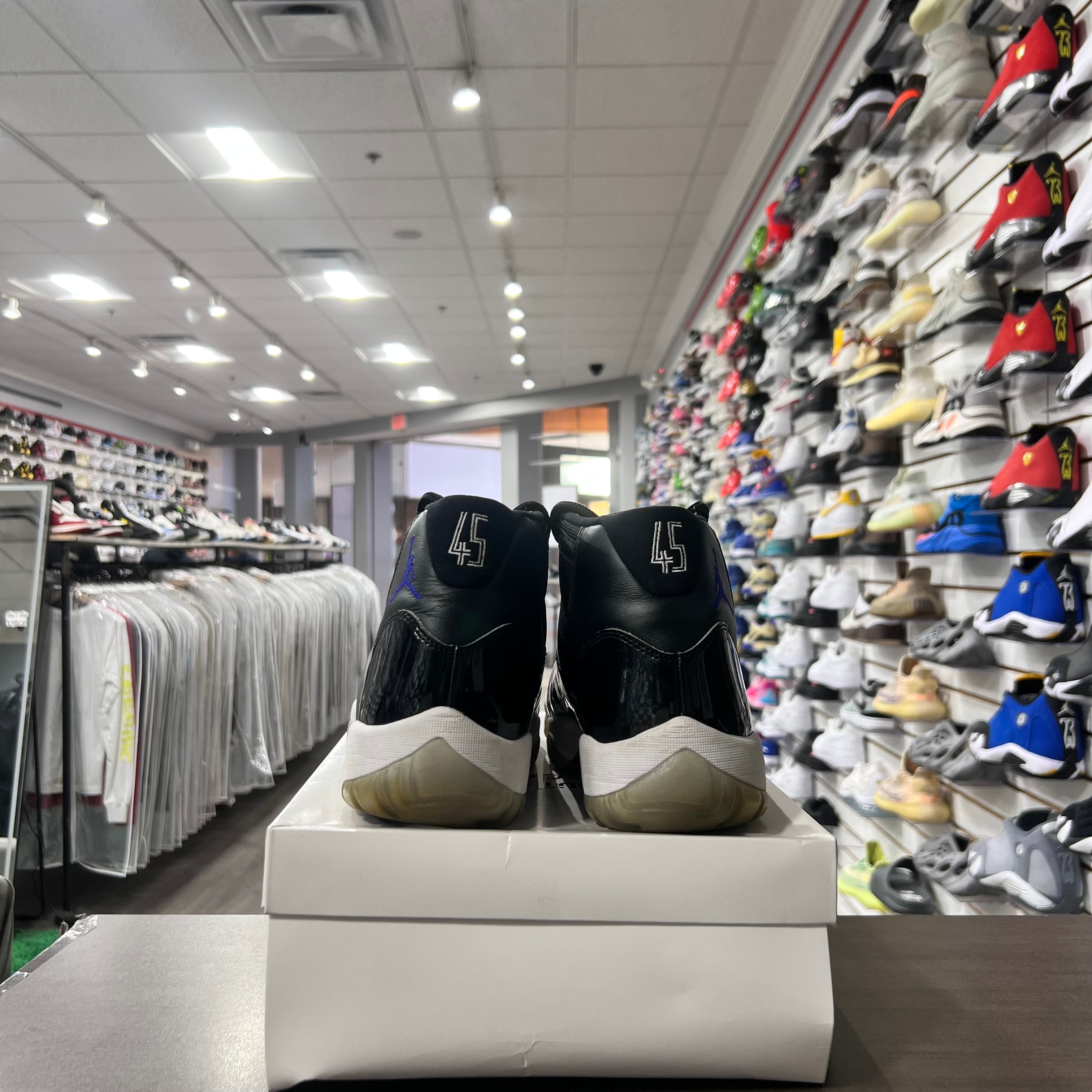 Jordan Retro 11 Mens Space Jam (Lightly Worn+ Replacement Box)