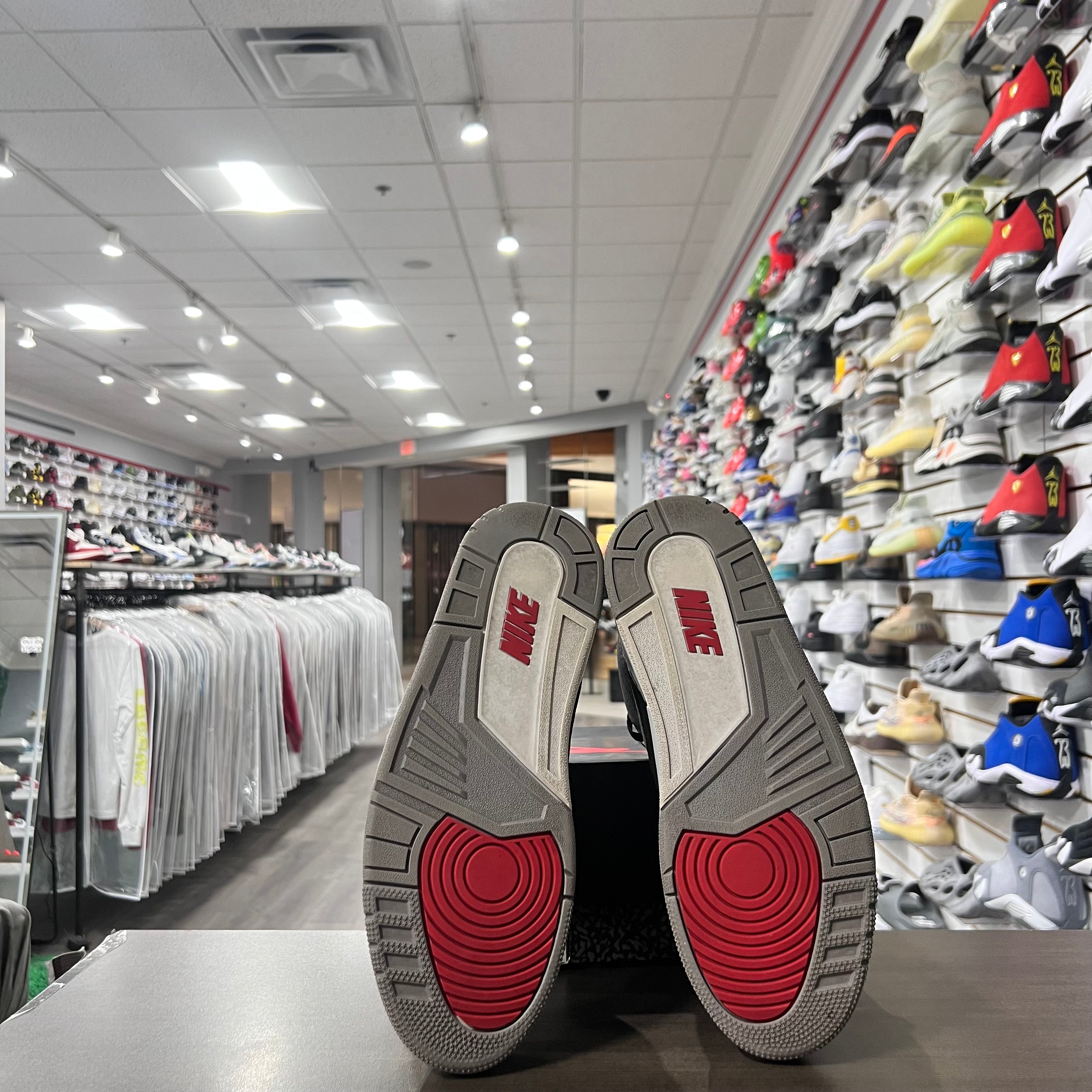 Jordan Retro 3 Mens Black Cement 2018 (Lightly Worn)