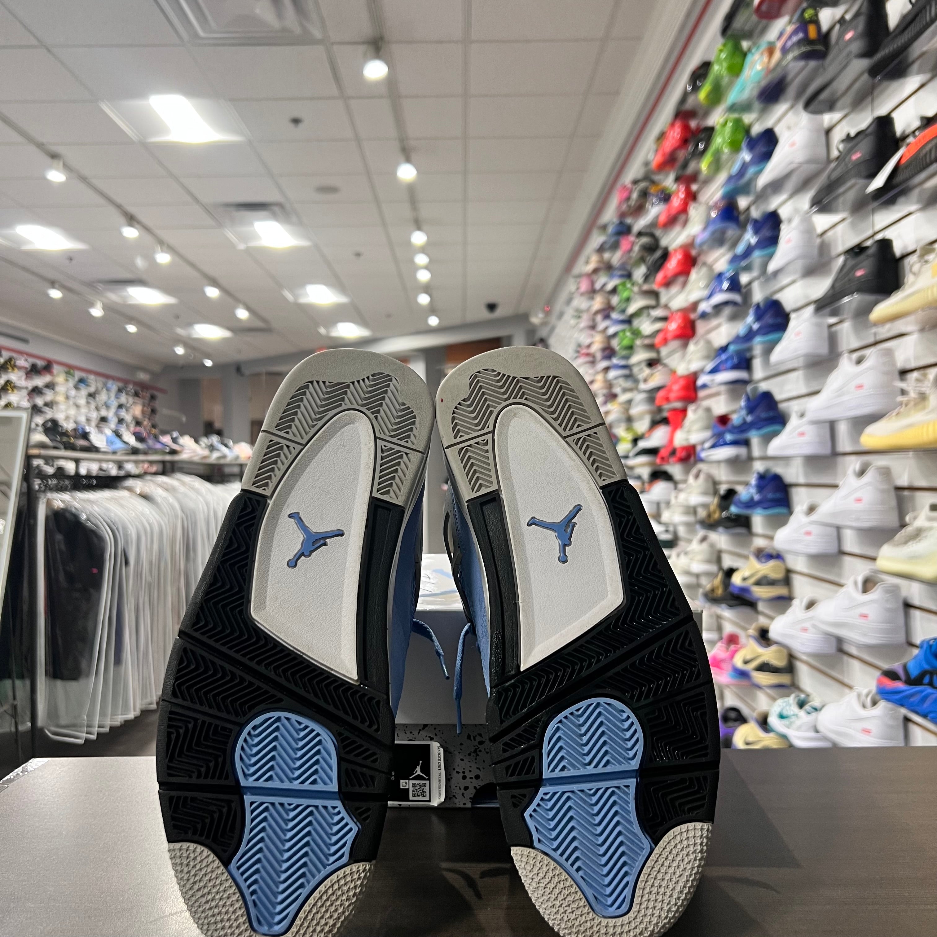 Jordan Retro 4 Mens UNC (Lightly Worn)