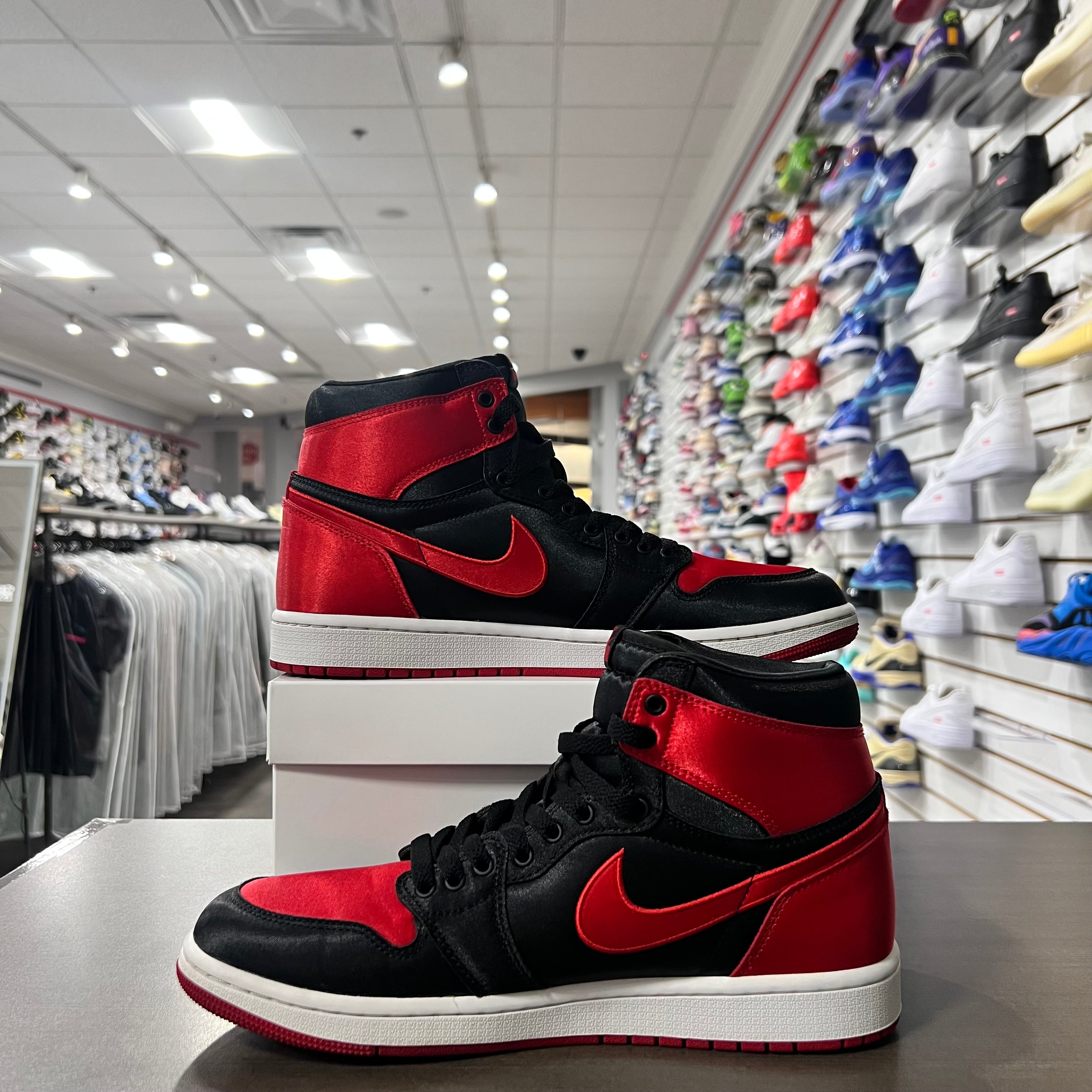 Jordan Retro 1 High Og Mens Satin Bred (Lightly Worn+Replacement Box)