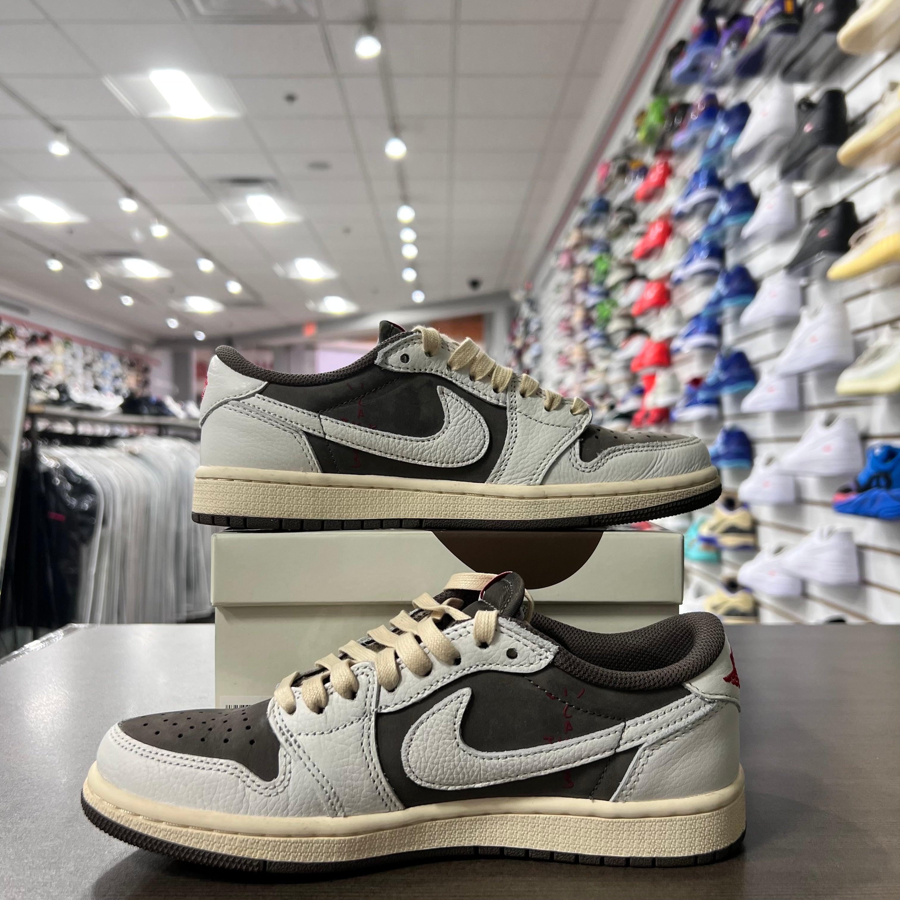 Jordan Retro 1 Low Mens Reverse Mocha (Lightly Worn)