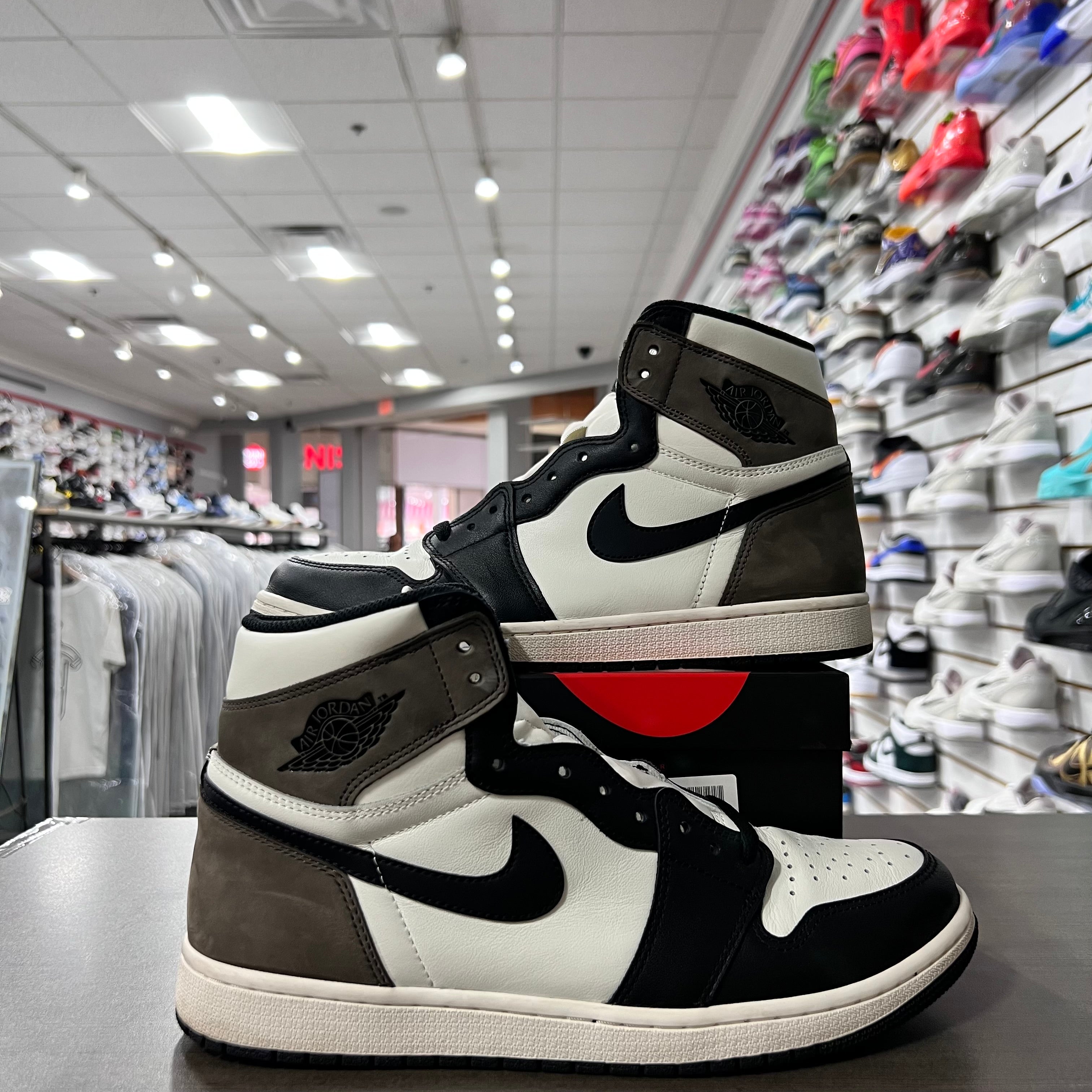 Jordan Retro 1 High Og Mens Mocha (Lightly Worn)