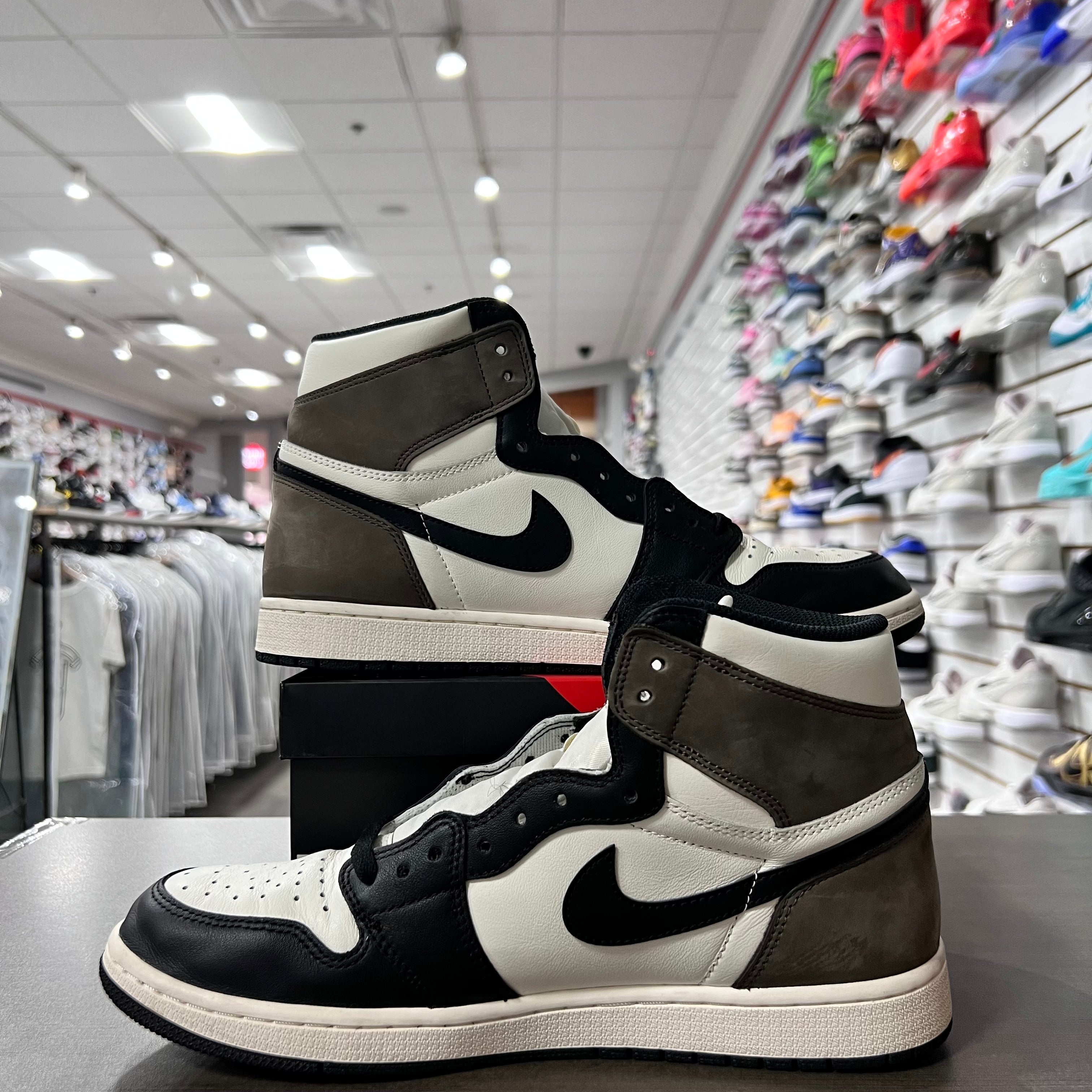 Jordan Retro 1 High Og Mens Mocha (Lightly Worn)