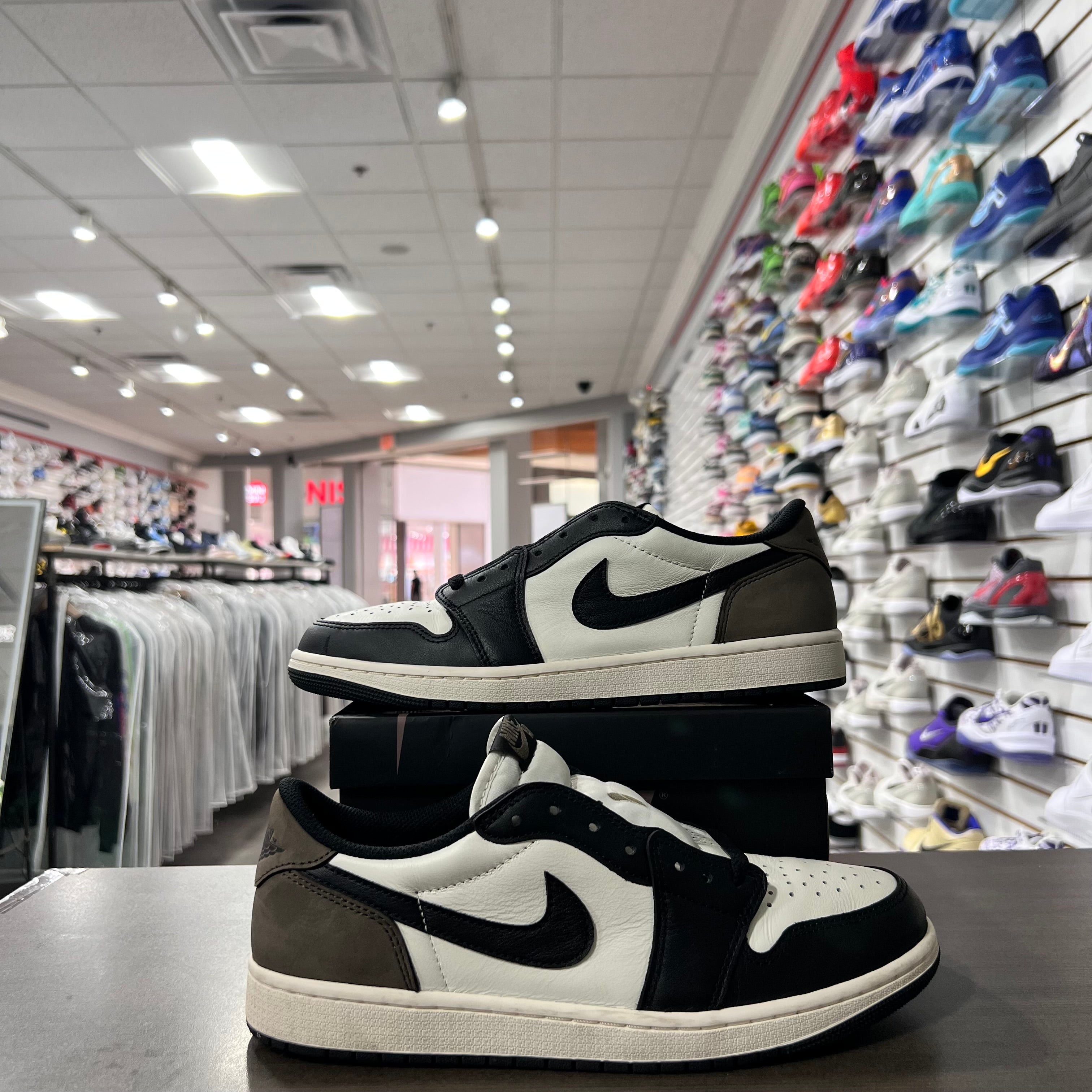 Jordan Retro 1 Low Og Mens Mocha (Lightly Worn)