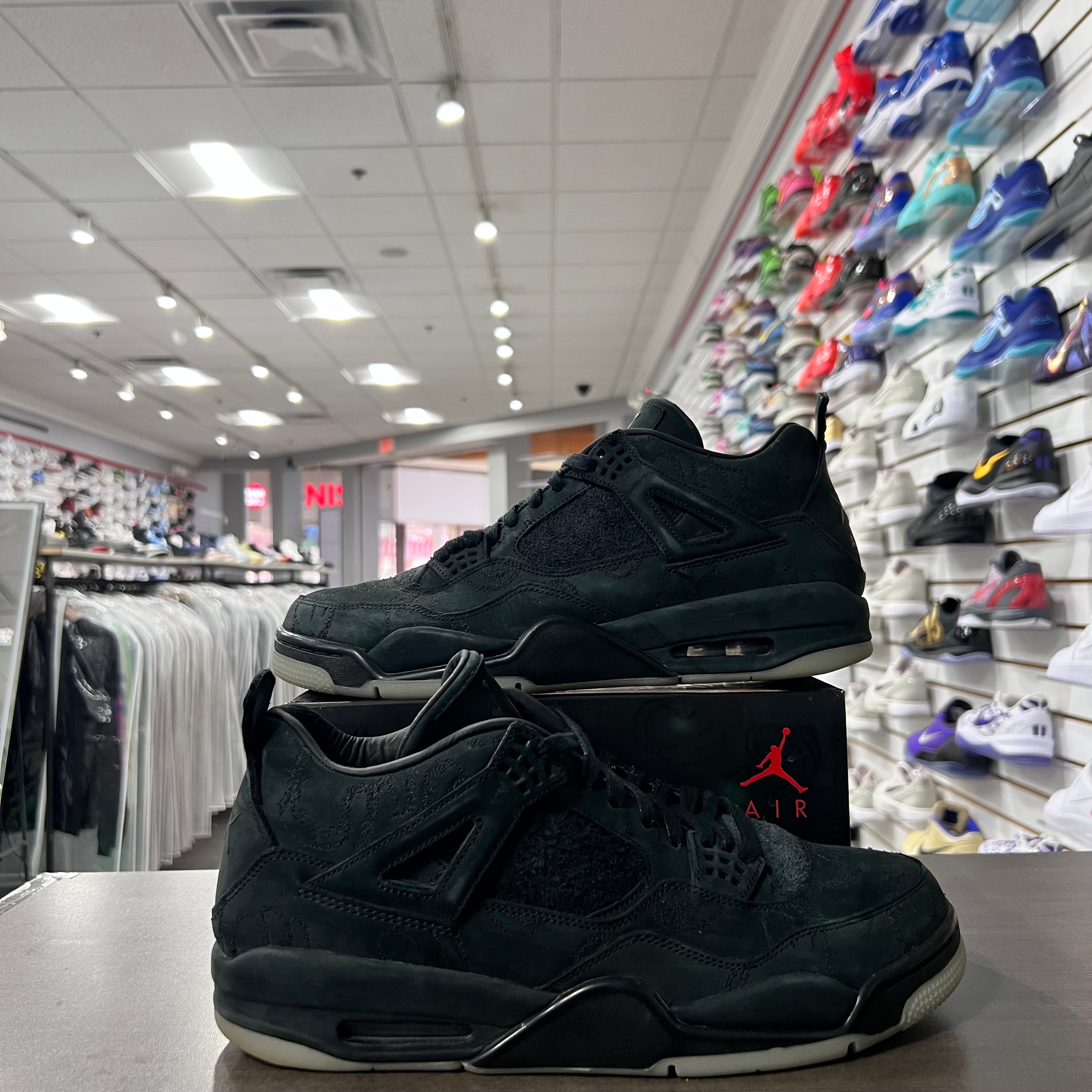Jordan Retro 4 Mens Kaws Black (Lightly Worn)