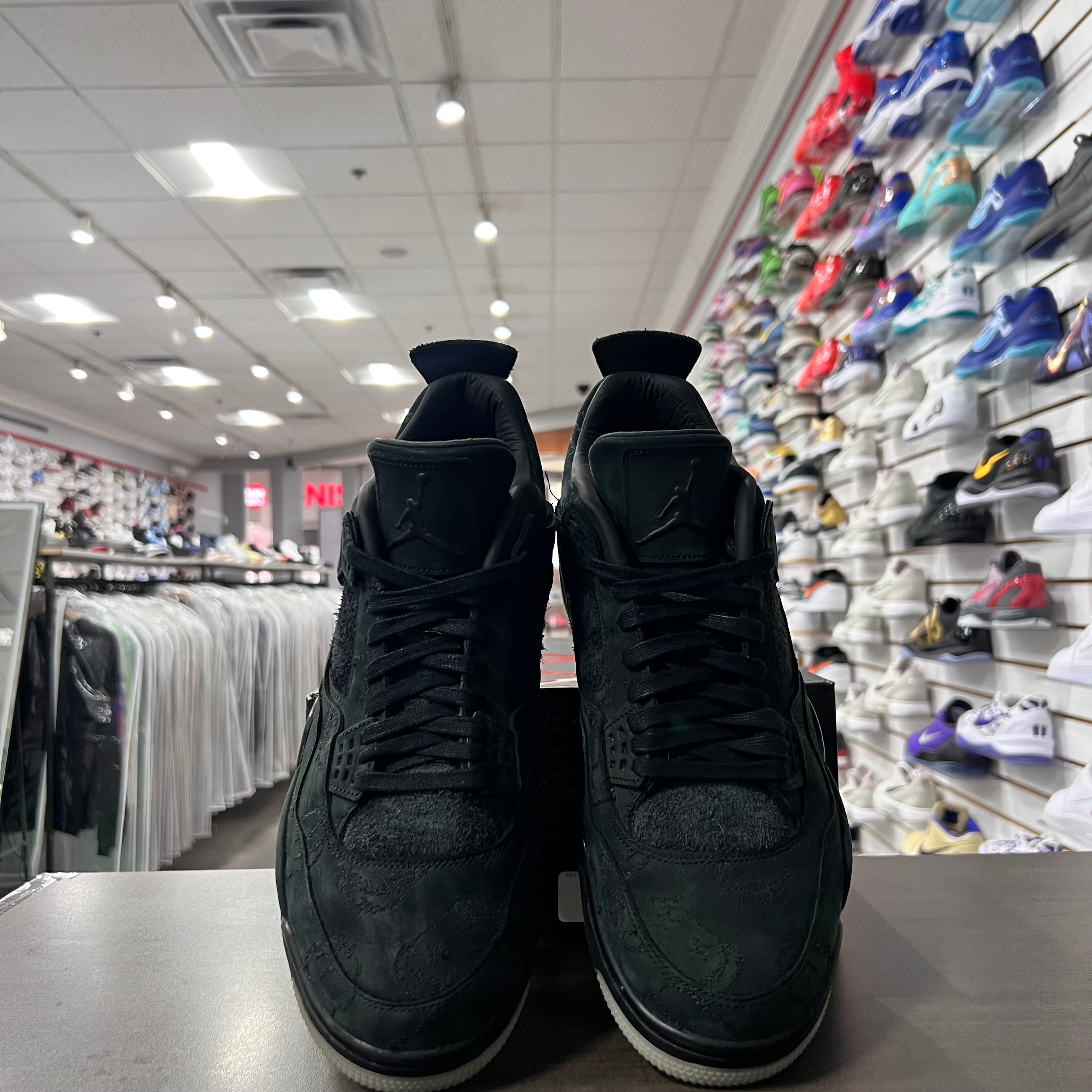 Jordan Retro 4 Mens Kaws Black (Lightly Worn)
