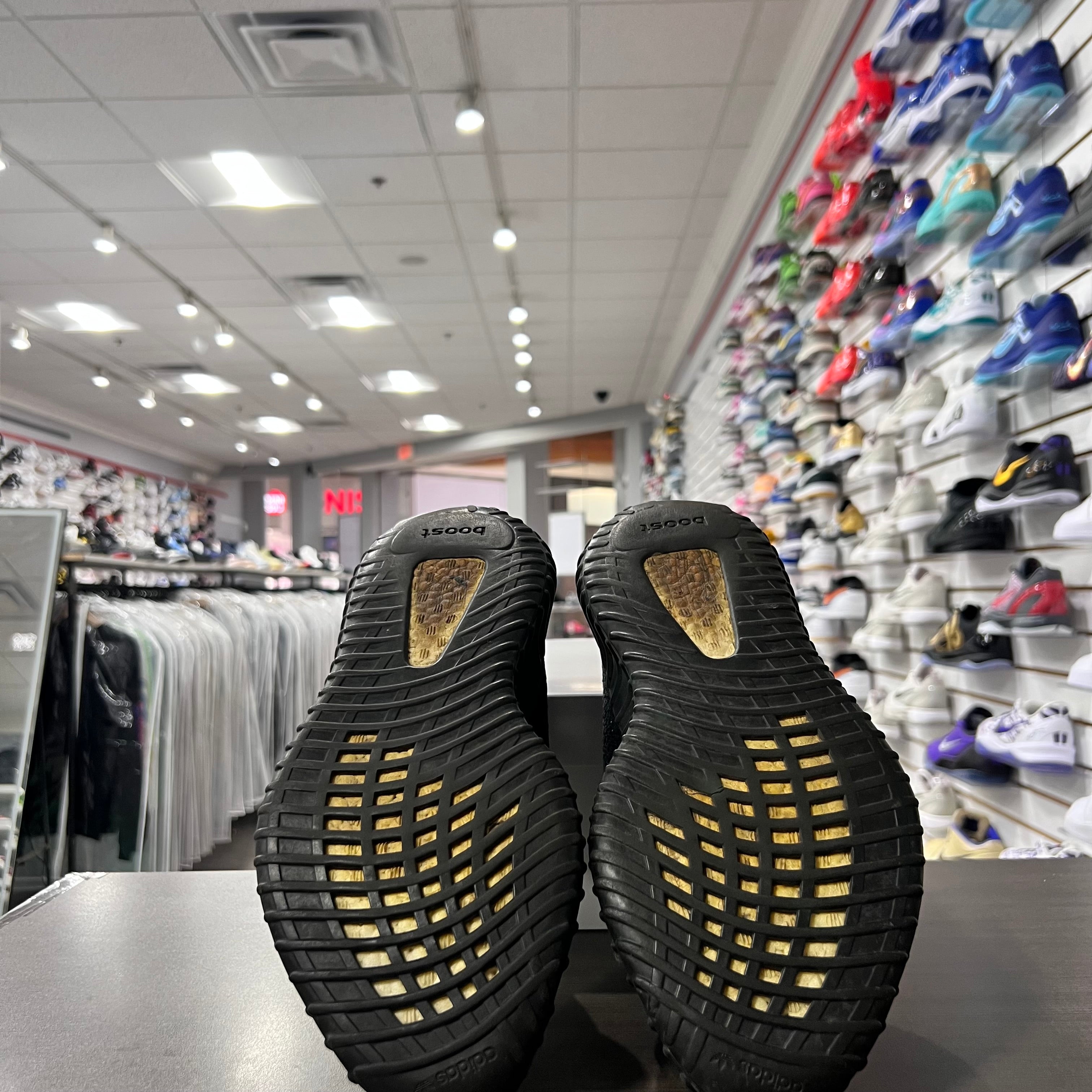 Yeezy 350 V2 Oreo (Lightly Worn+Replacement Box)