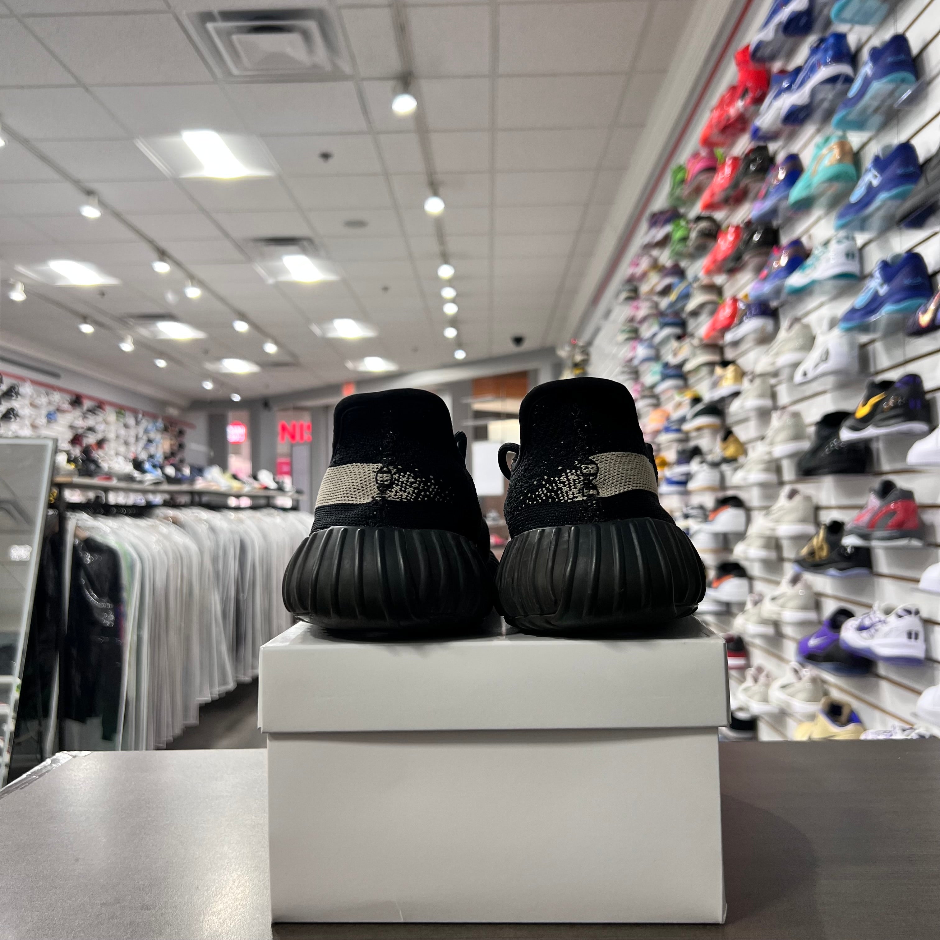 Yeezy 350 V2 Oreo (Lightly Worn+Replacement Box)