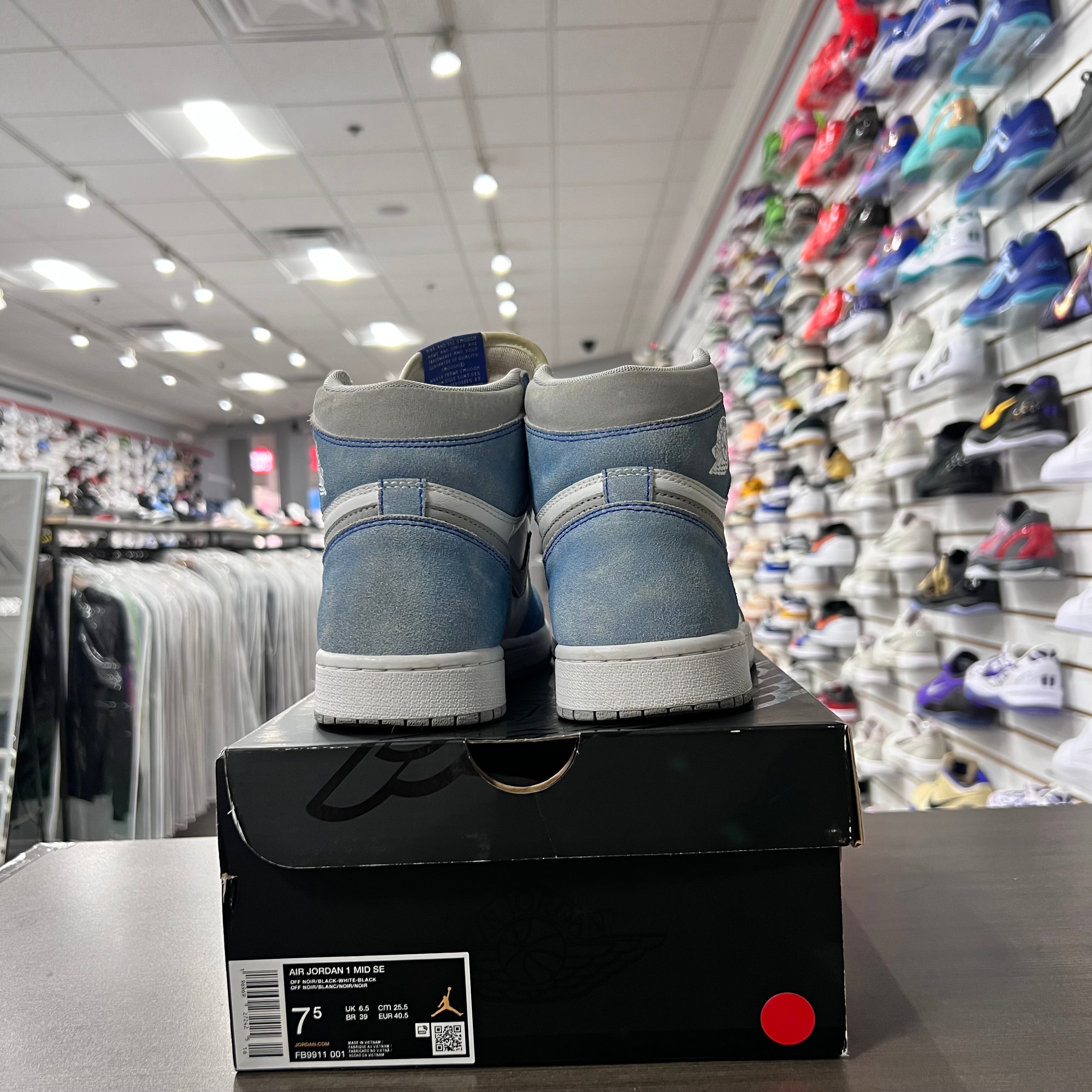 Jordan 1 Retro High Og Mens Hyper Royal (Lightly Worn+Replacement Box)