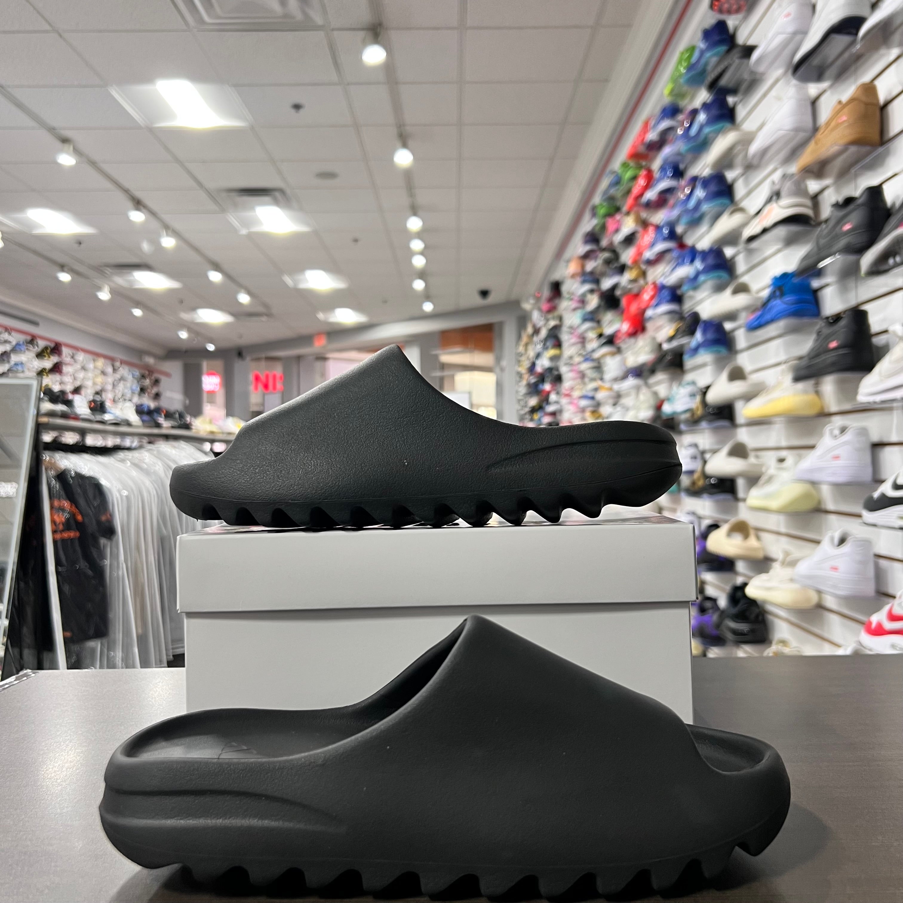 Yeezy Slide Onyx (Lightly Worn+Replacement Box)