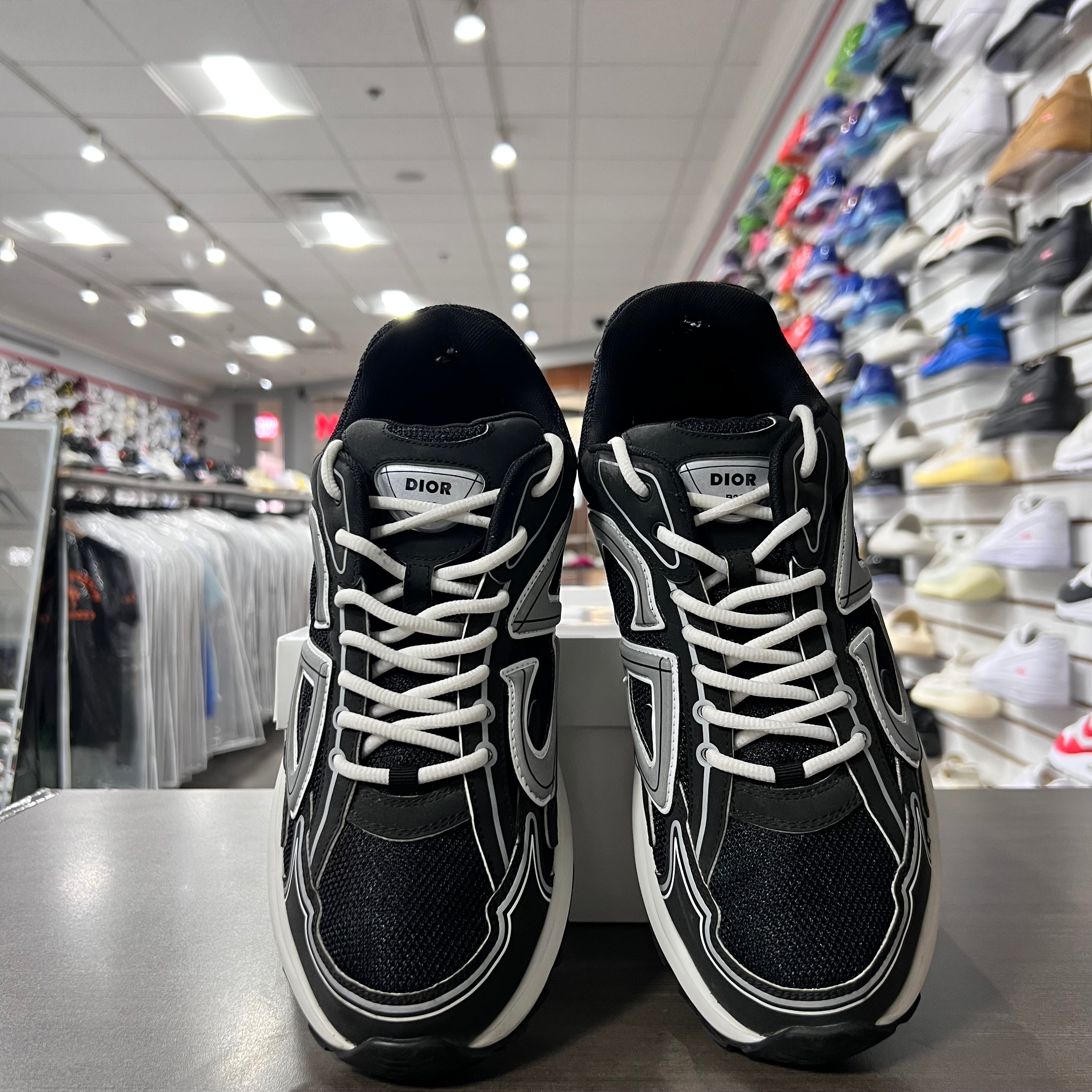 Dior B30 Black White (Lightly Worn+Replacement Box)
