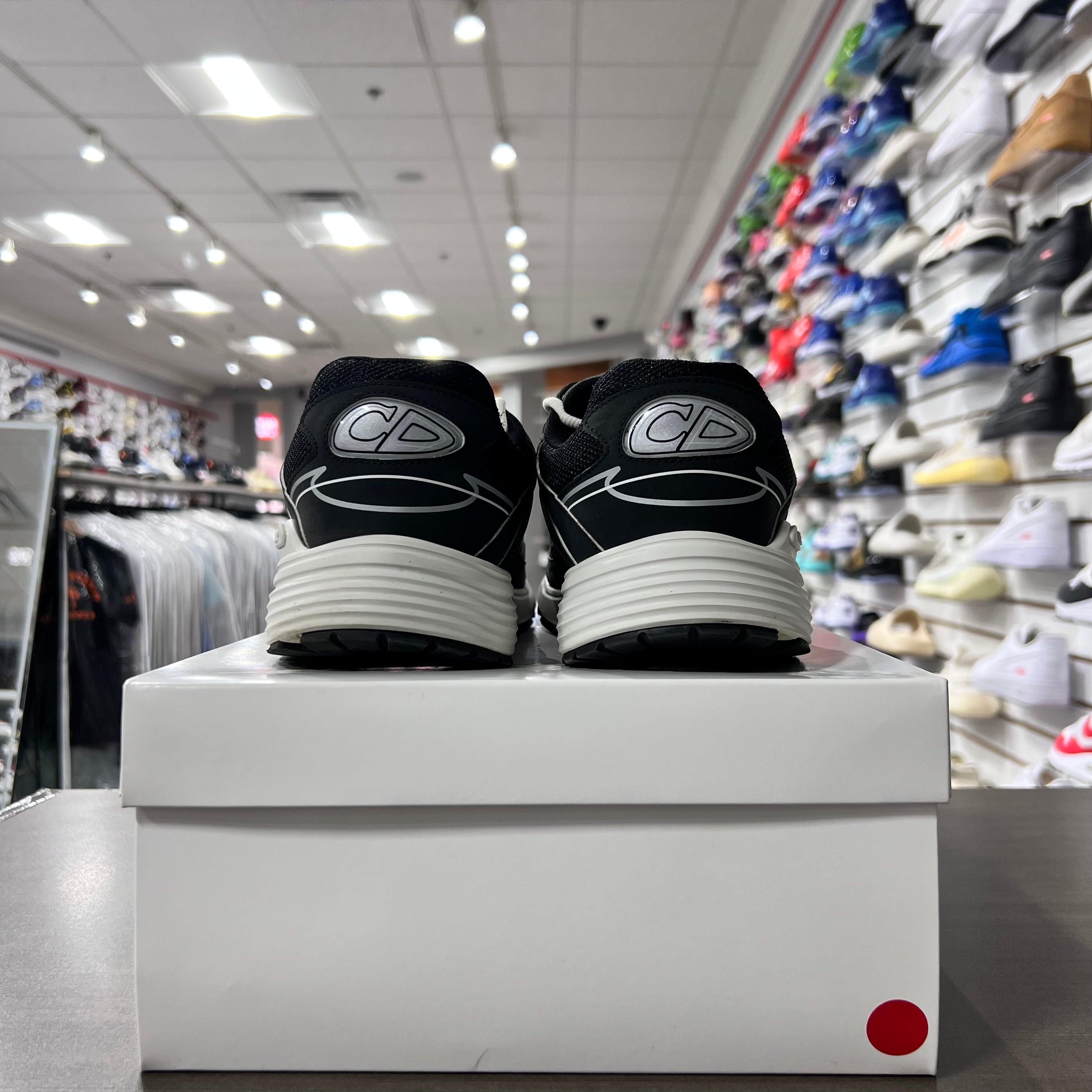Dior B30 Black White (Lightly Worn+Replacement Box)