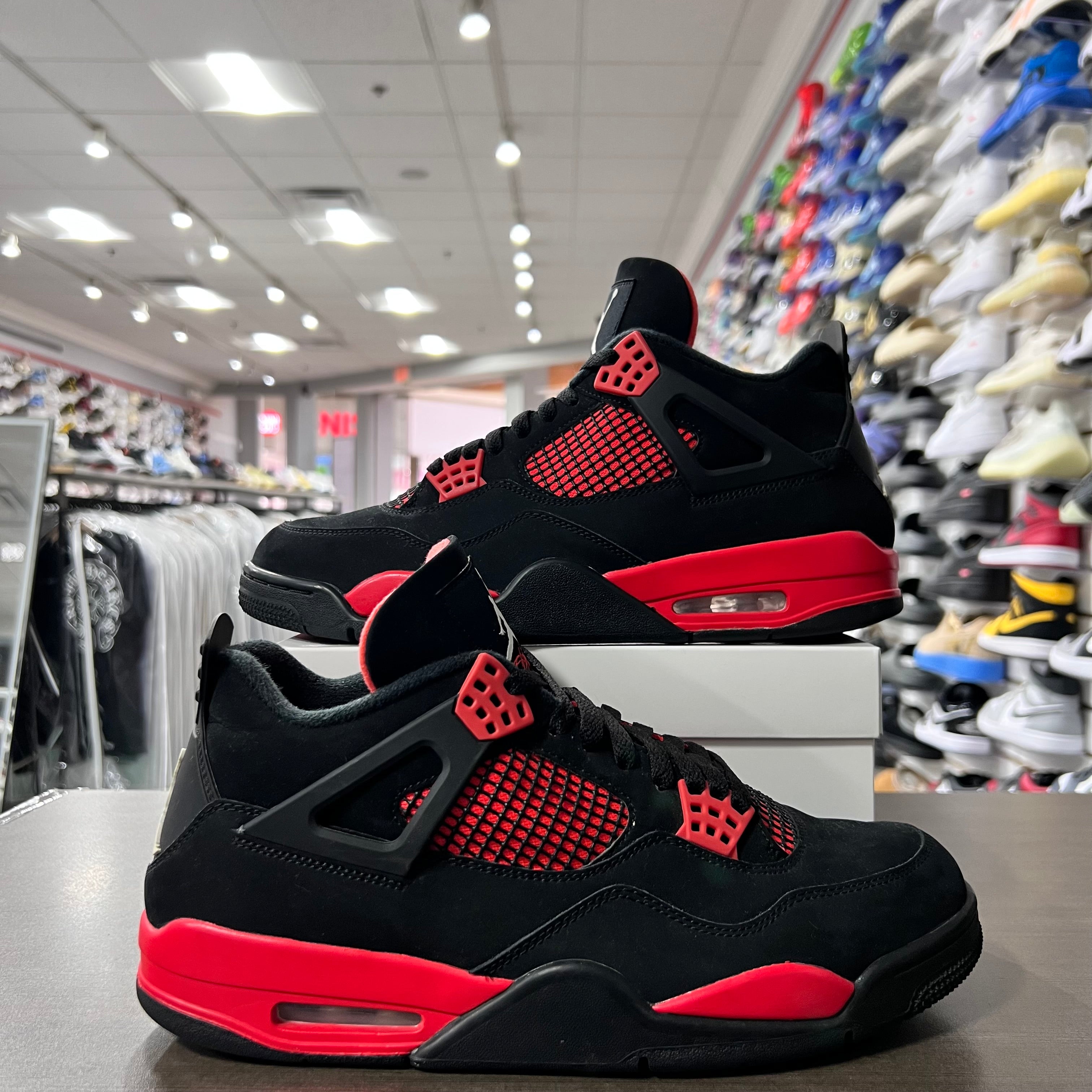 Jordan Retro 4 Mens Red Thunder (Lightly Worn +Replacement Box)