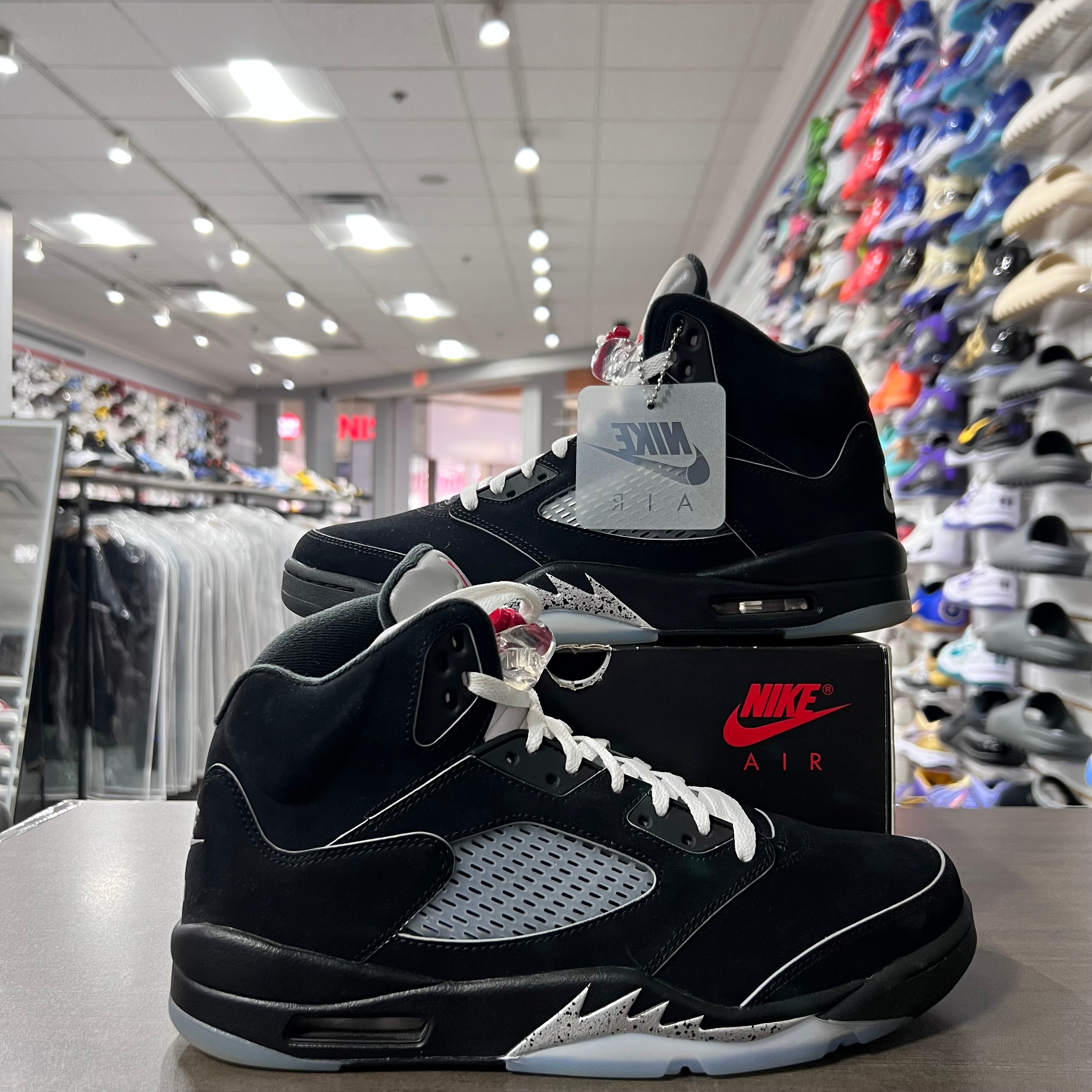 Jordan Retro 5 Mens Black Metallic Reimagined (Lightly Worn)