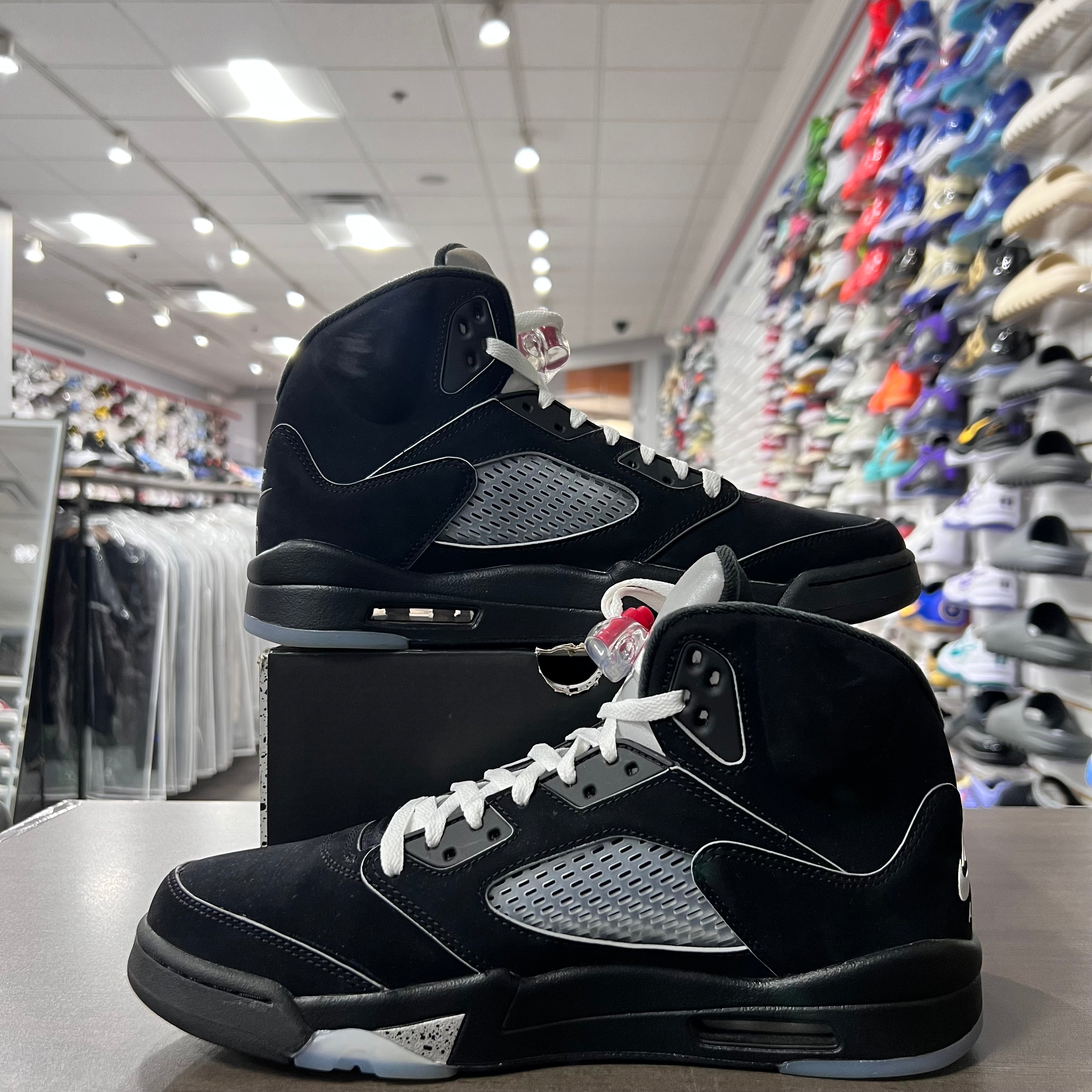 Jordan Retro 5 Mens Black Metallic Reimagined (Lightly Worn)