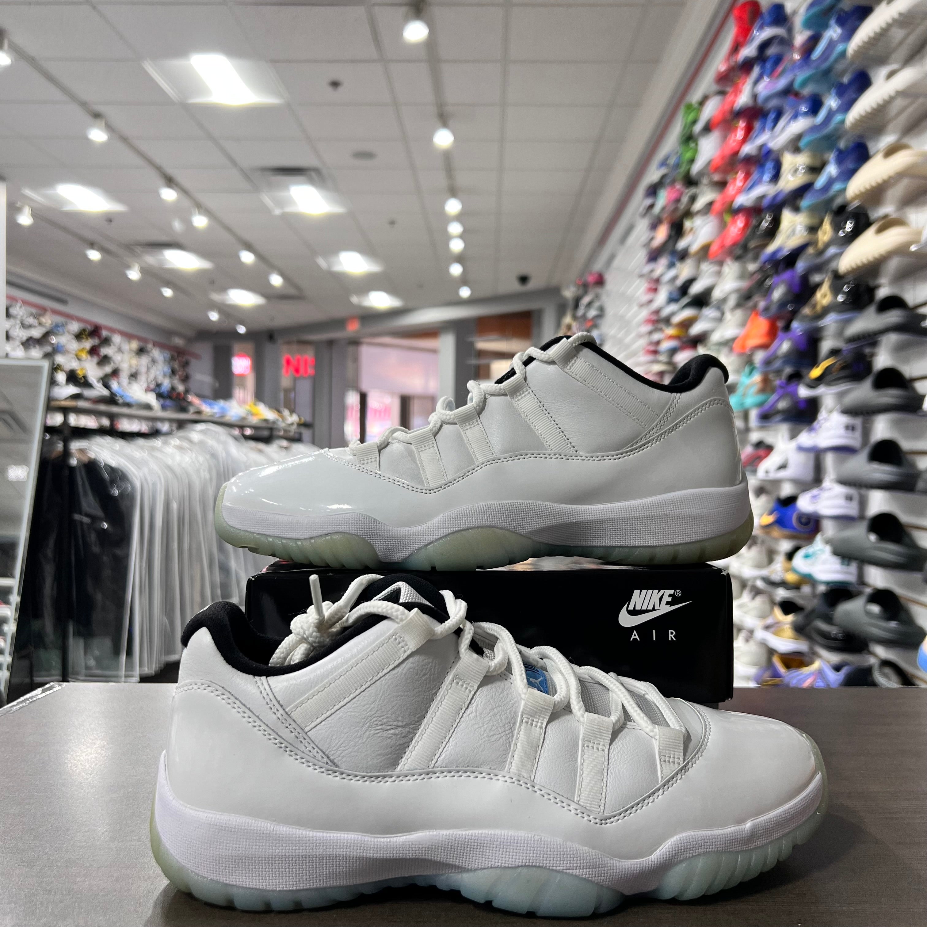 Jordan Retro 11 Low Mens Legend Blue (Lightly Worn)