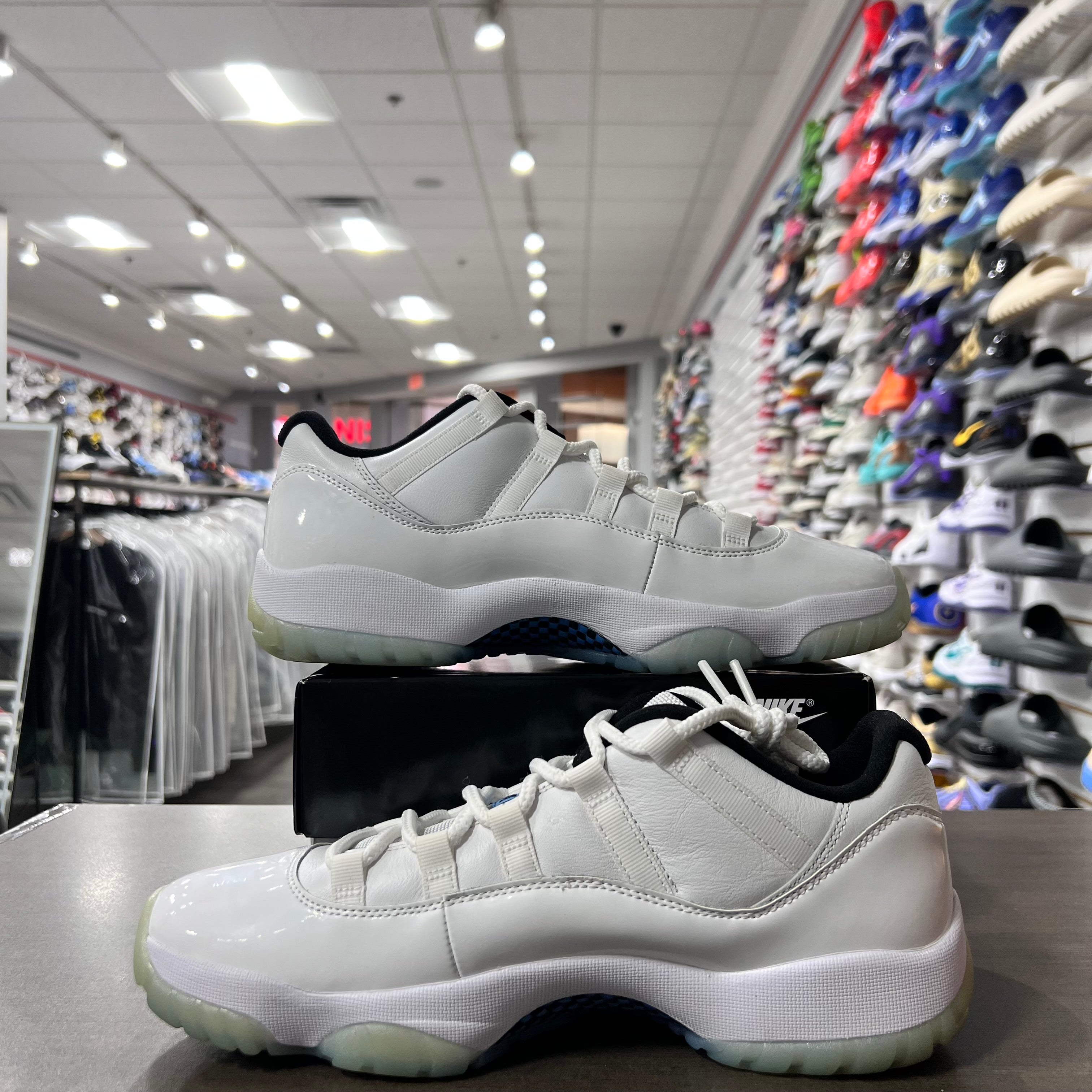 Jordan Retro 11 Low Mens Legend Blue (Lightly Worn)