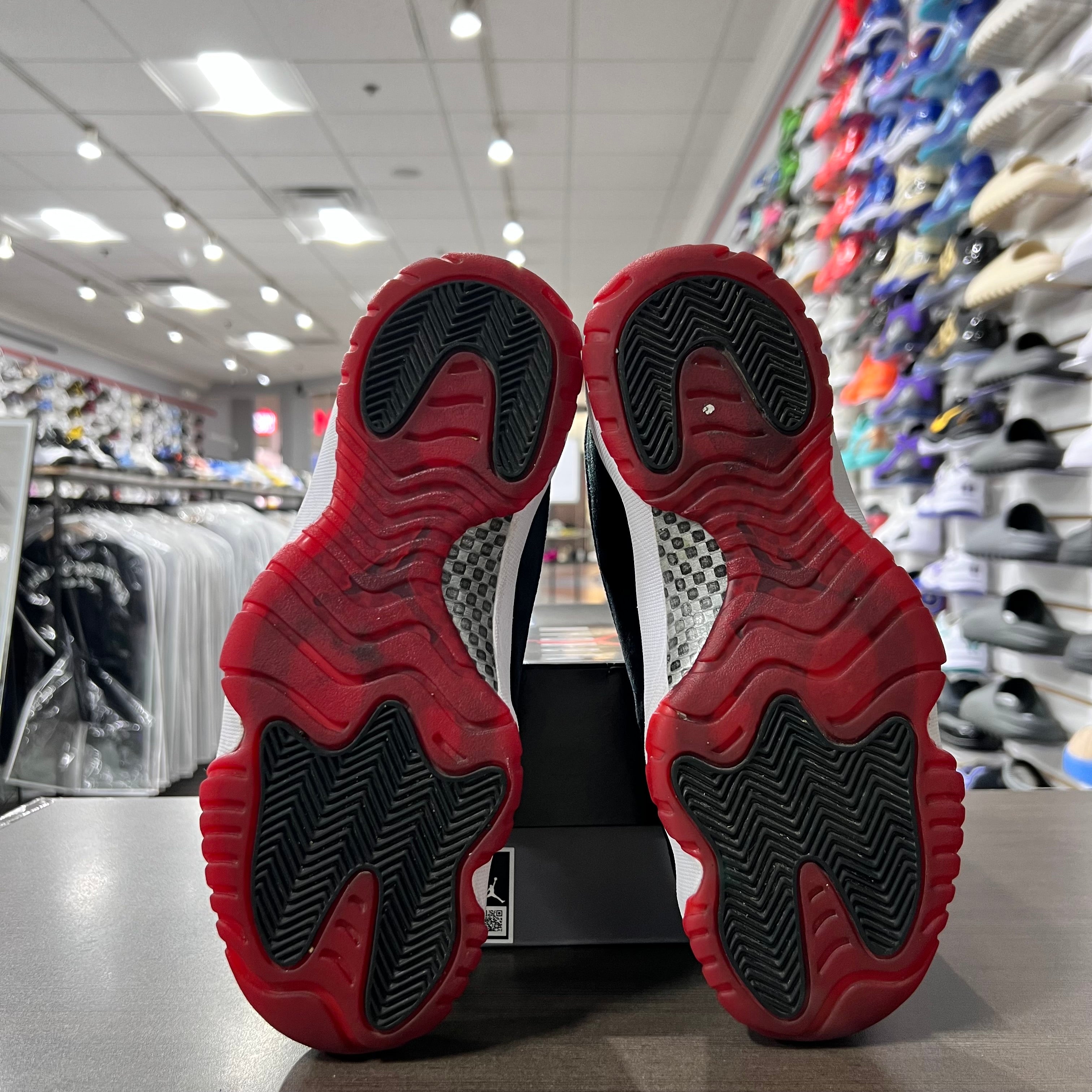 Jordan Retro 11 Womens Bred Velvet (Lightly Worn)
