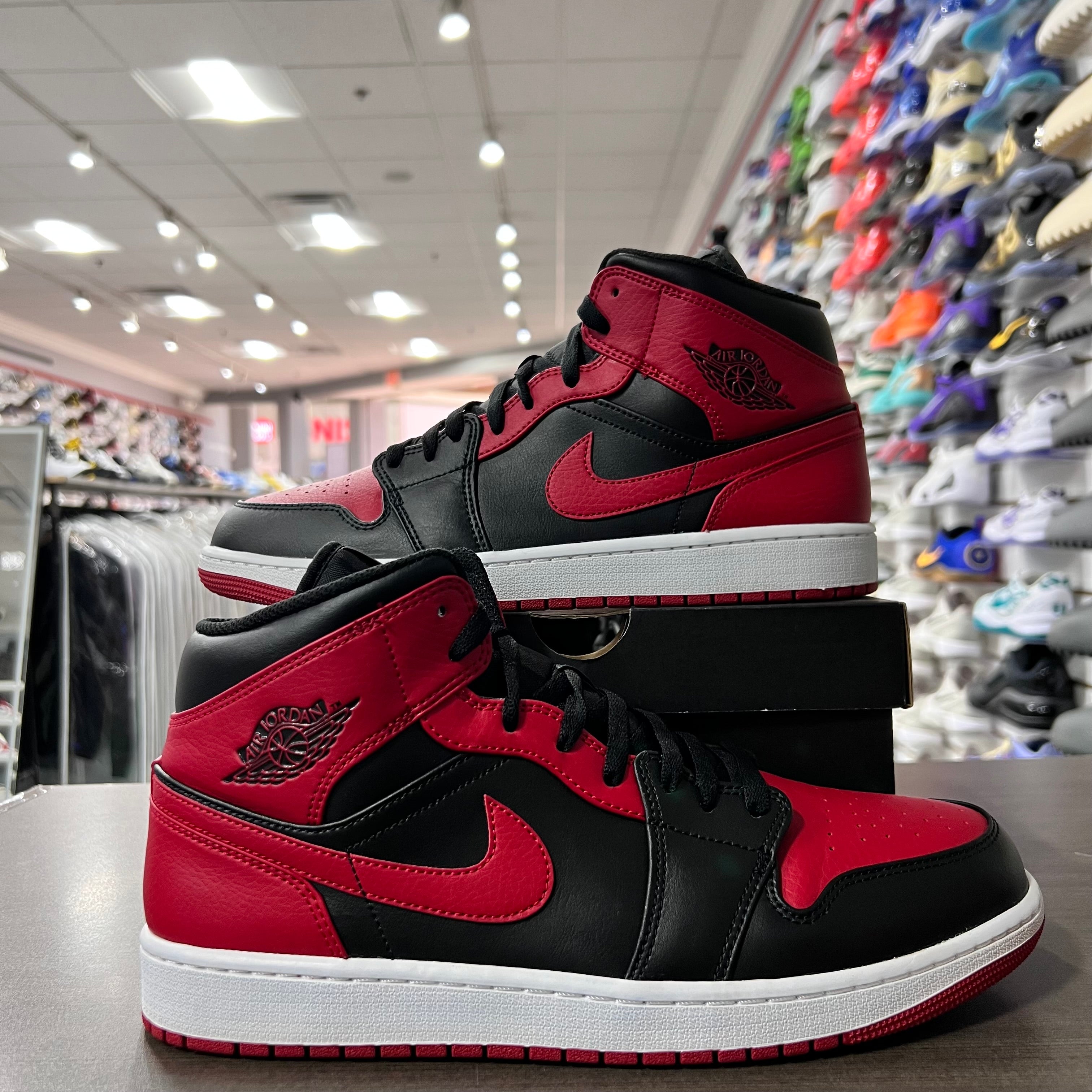 Jordan 1 Mid Mens Banned (2020)(Lightly Worn)