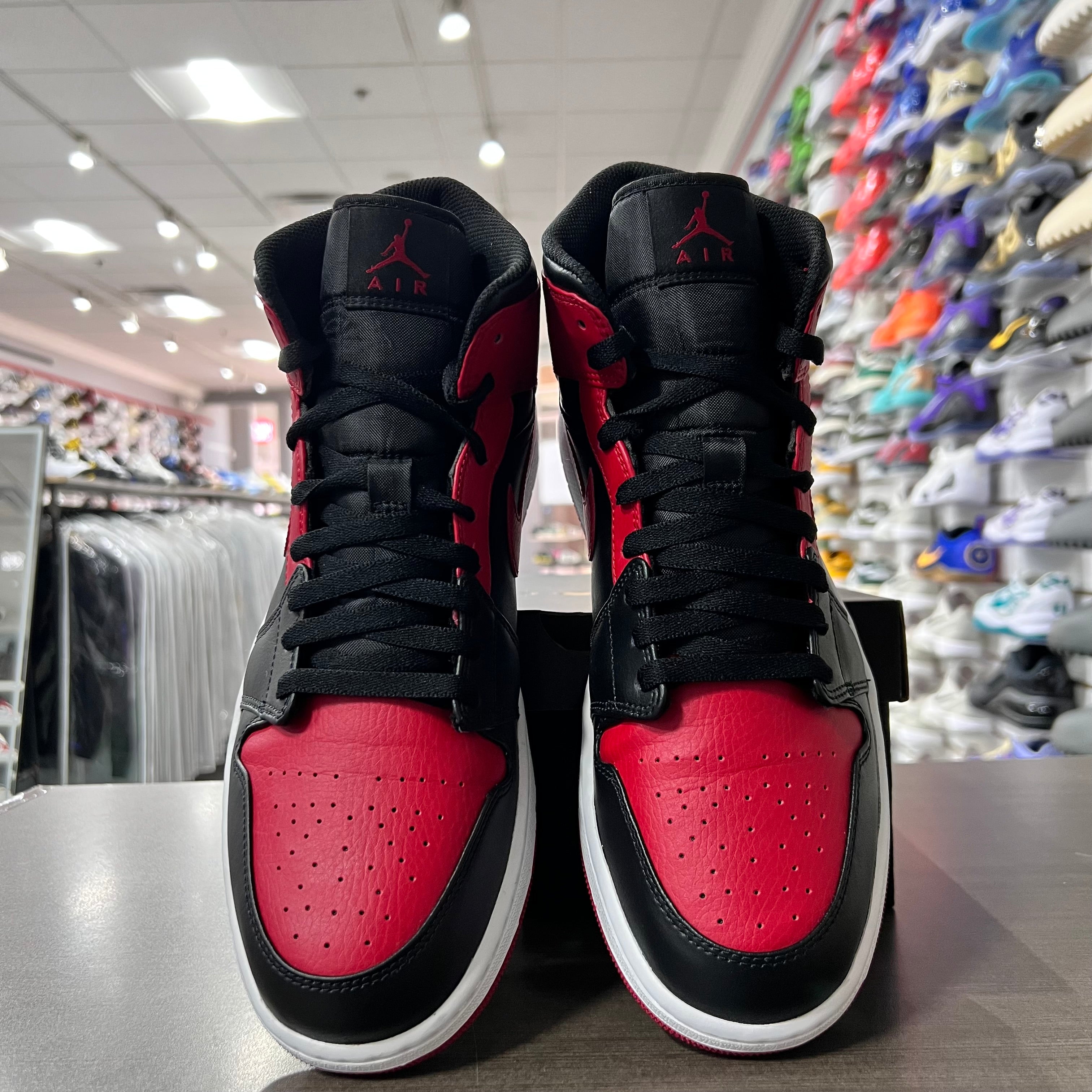 Jordan 1 Mid Mens Banned (2020)(Lightly Worn)