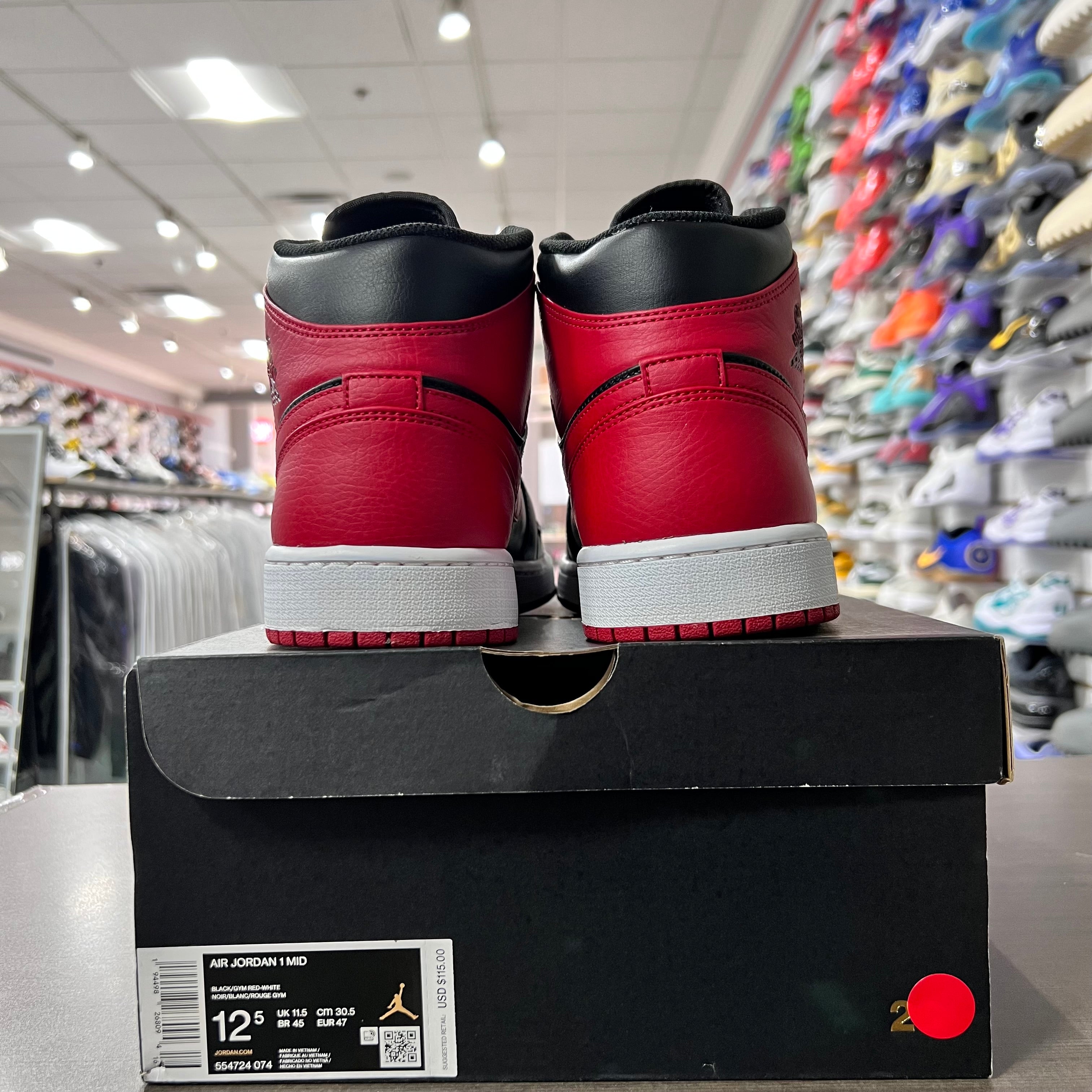Jordan 1 Mid Mens Banned (2020)(Lightly Worn)