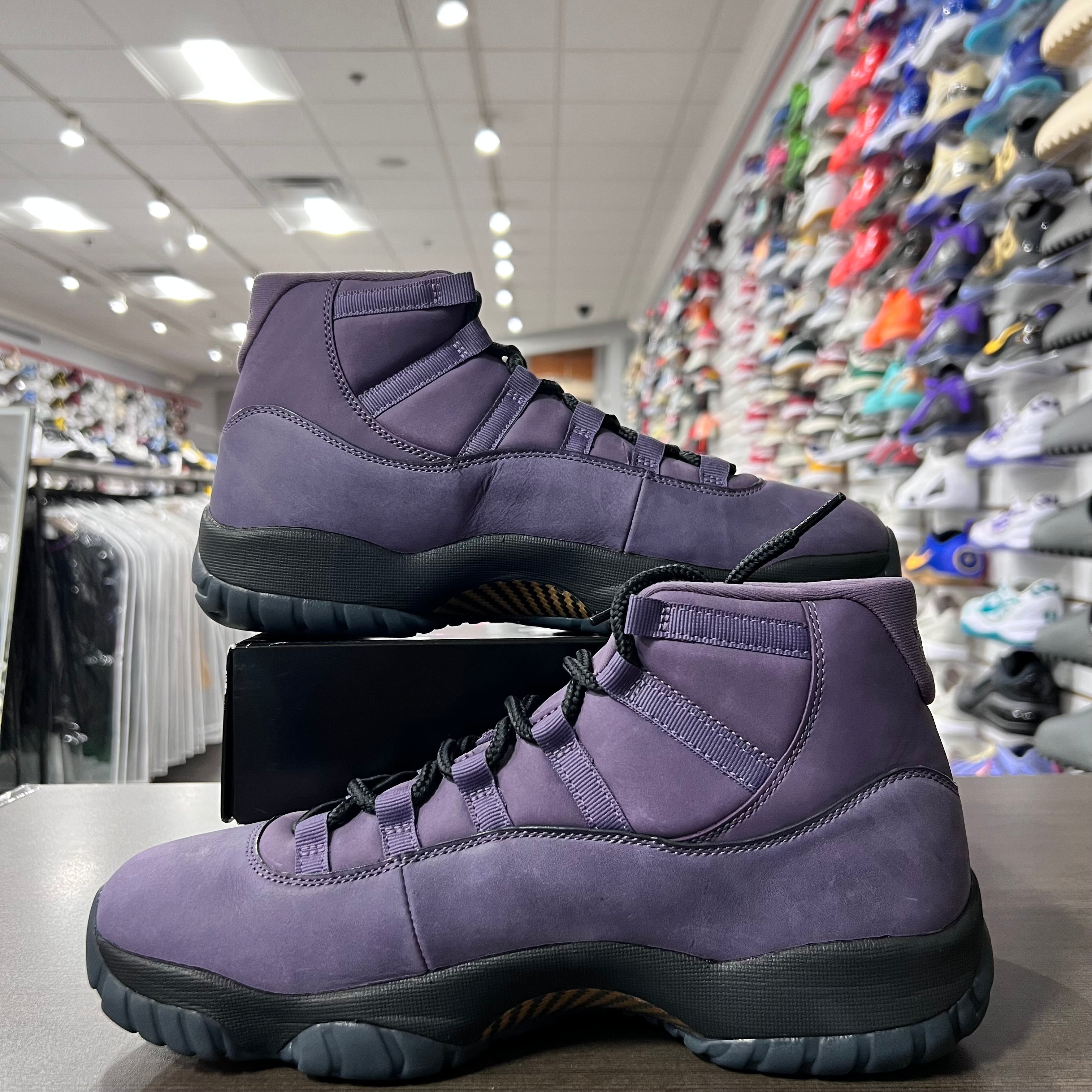 Jordan Retro 11 Men's Mojave (Lightly Worn)