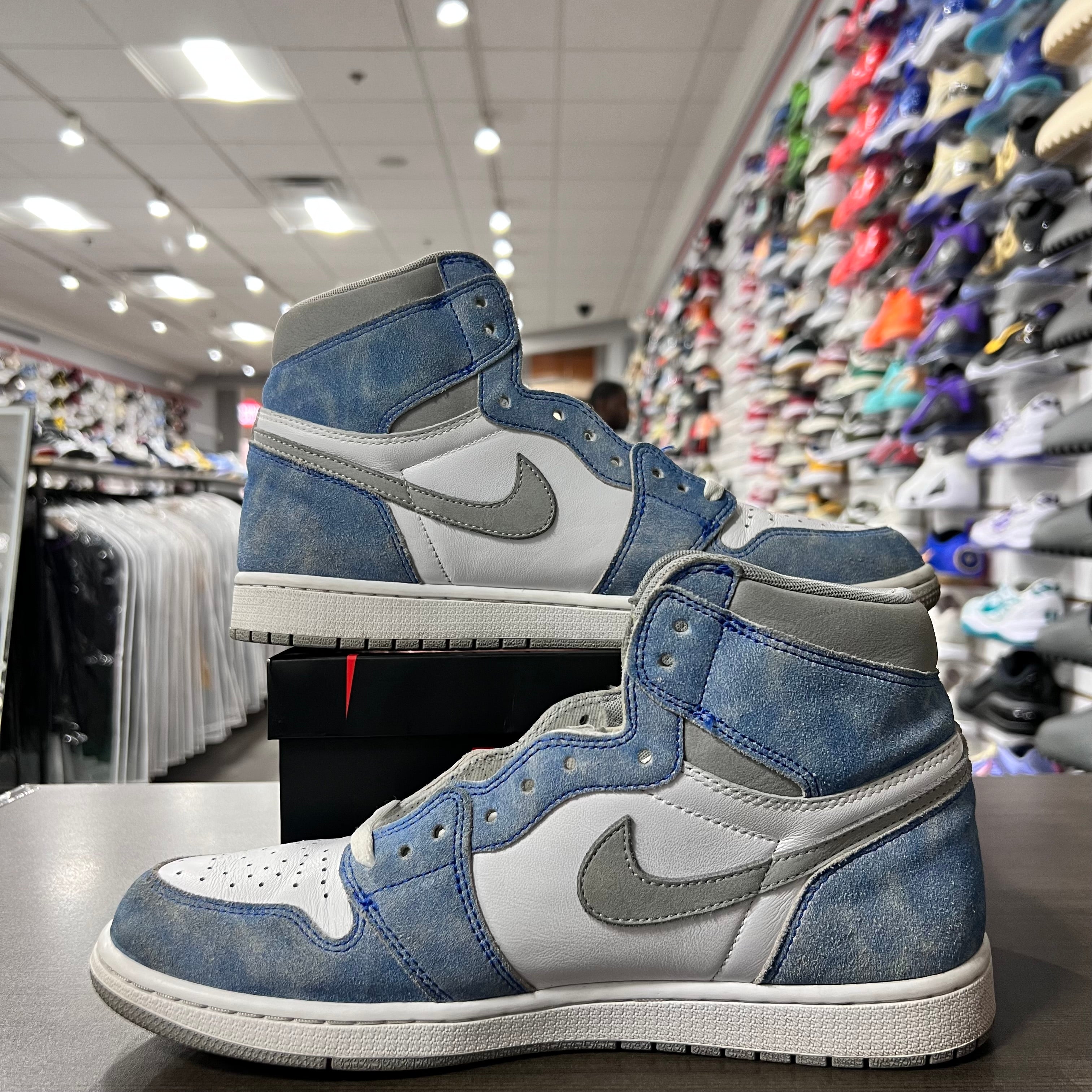 Jordan Retro 1 High Og Hyper Royal (Lightly Worn)