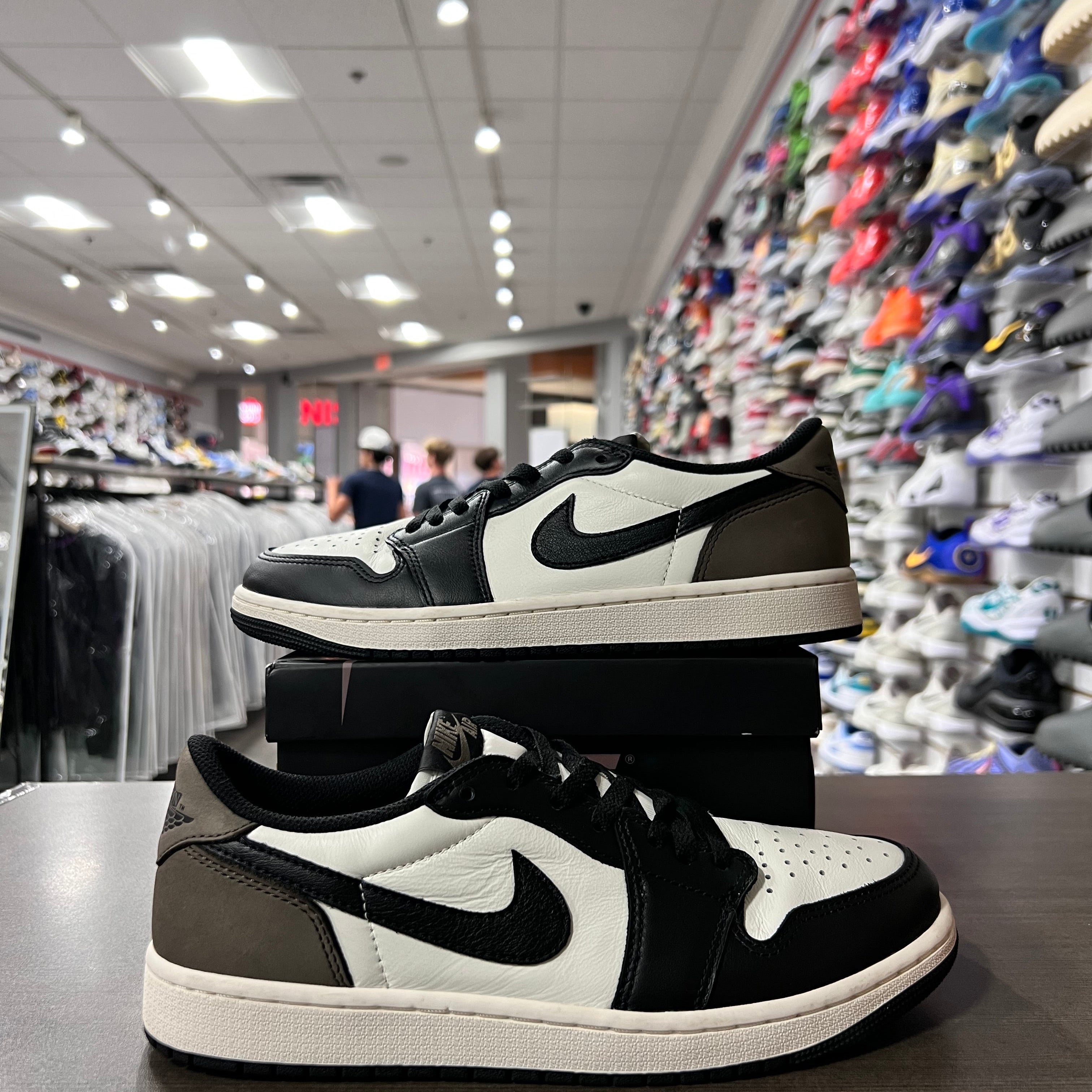 Jordan Retro 1 Low Men's Mocha (Lightly Worn)