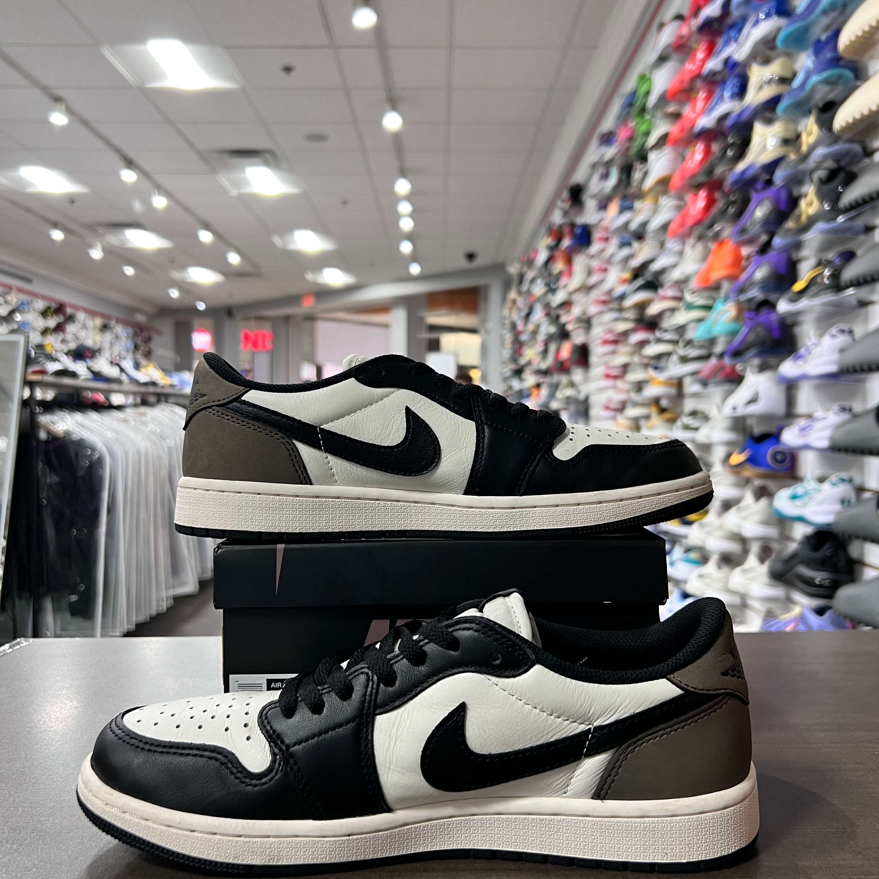 Jordan Retro 1 Low Men's Mocha (Lightly Worn)