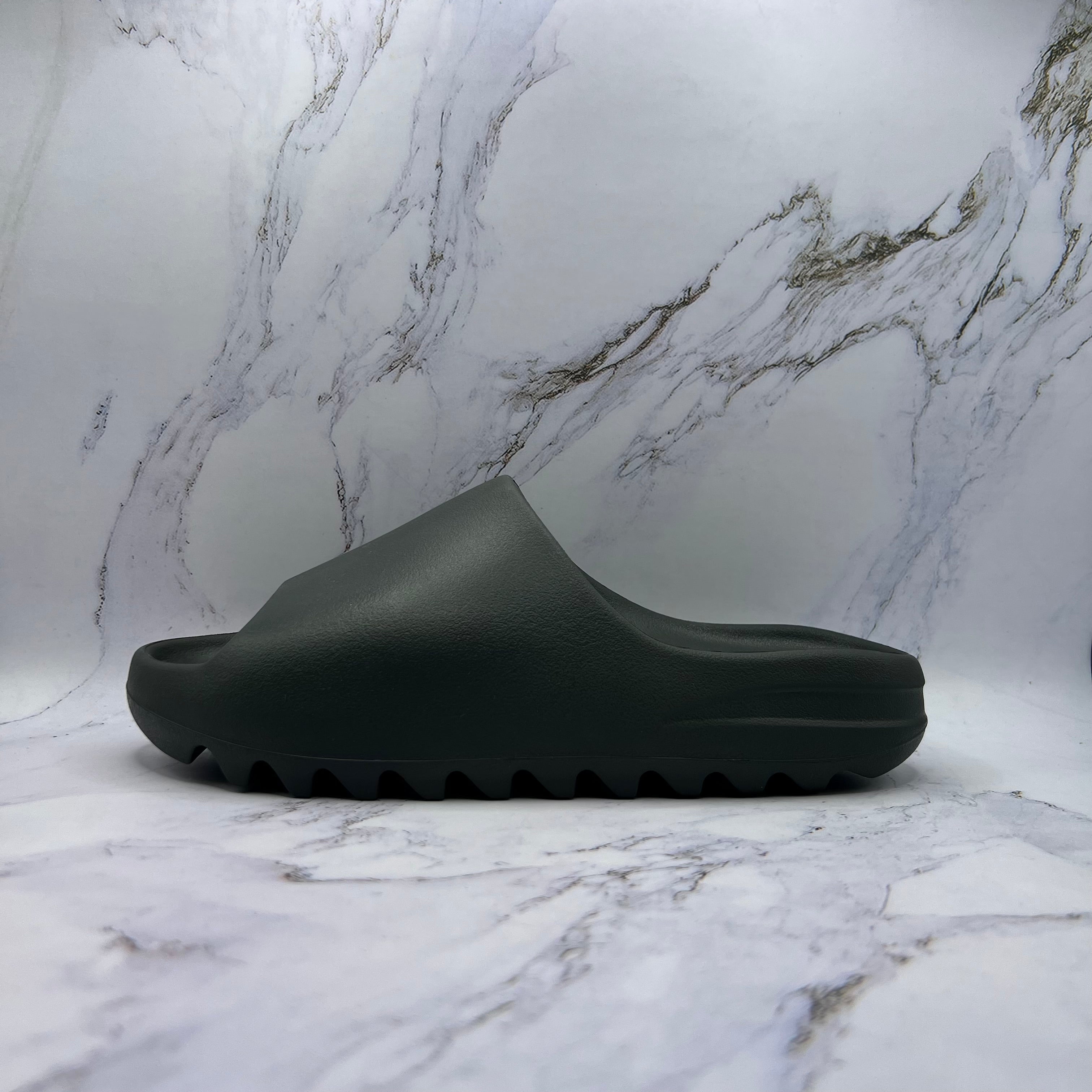 Yeezy Slide Dark Onyx