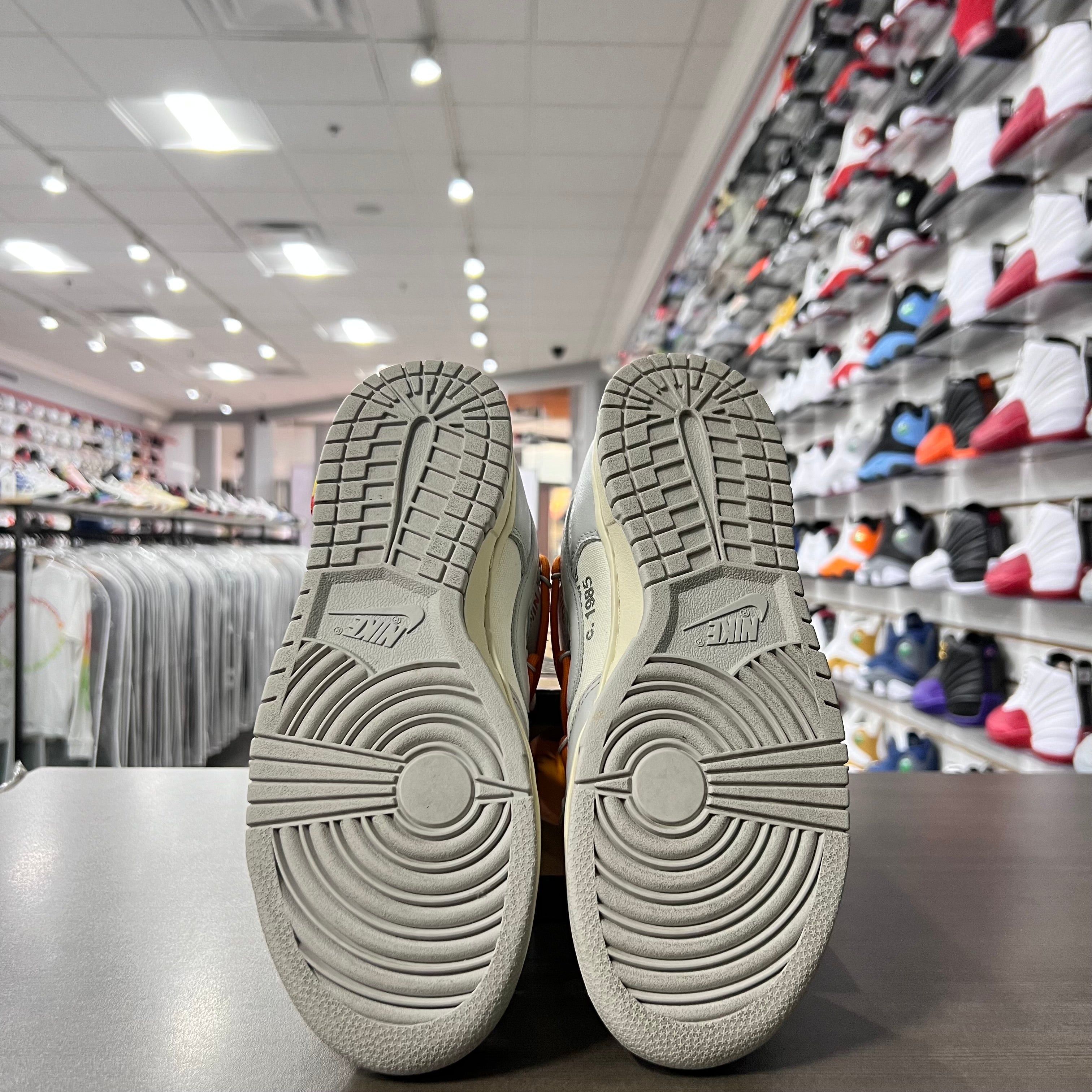 Nike Dunk Low Mens Off White Lot 44 (Lightly Worn)