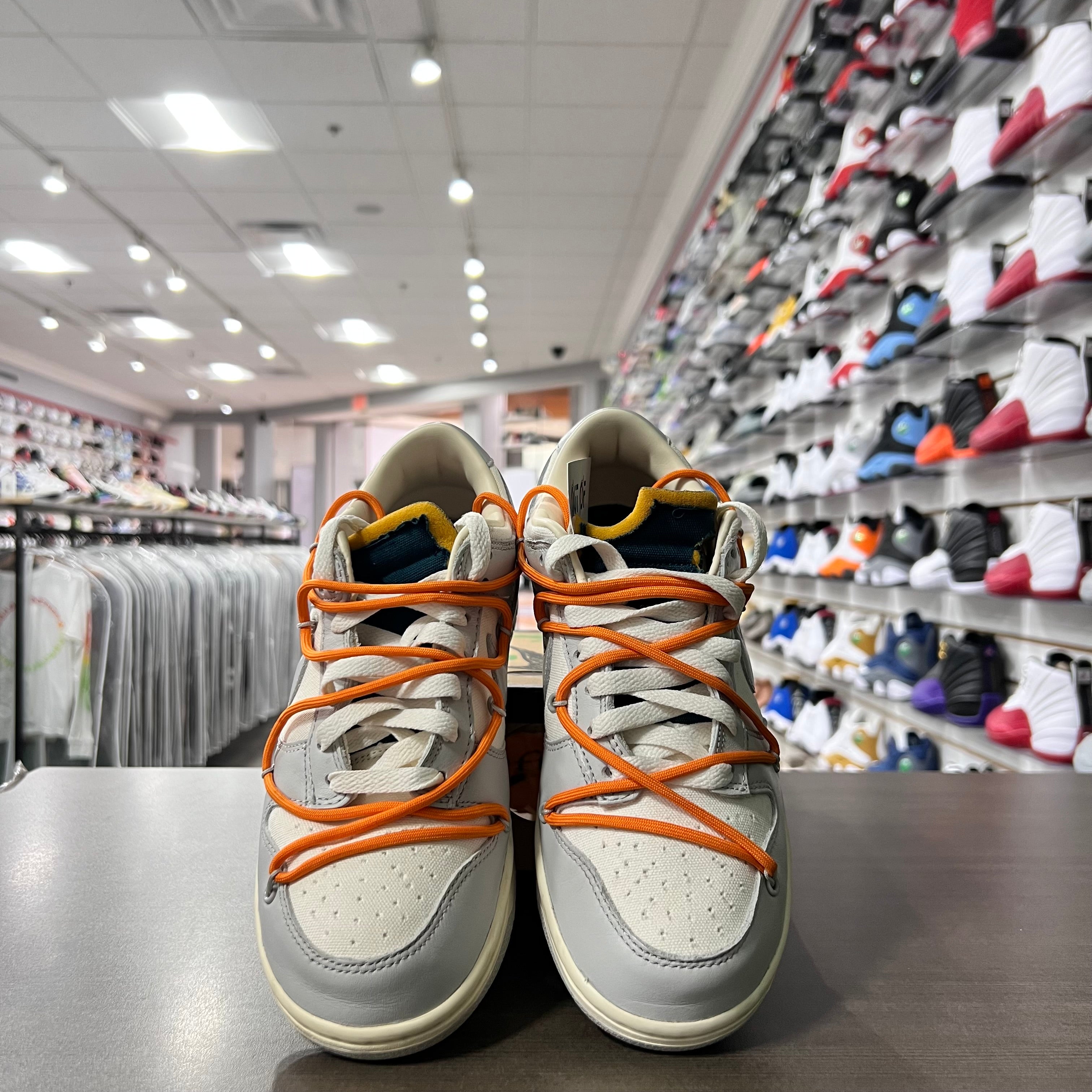 Nike Dunk Low Mens Off White Lot 44 (Lightly Worn)