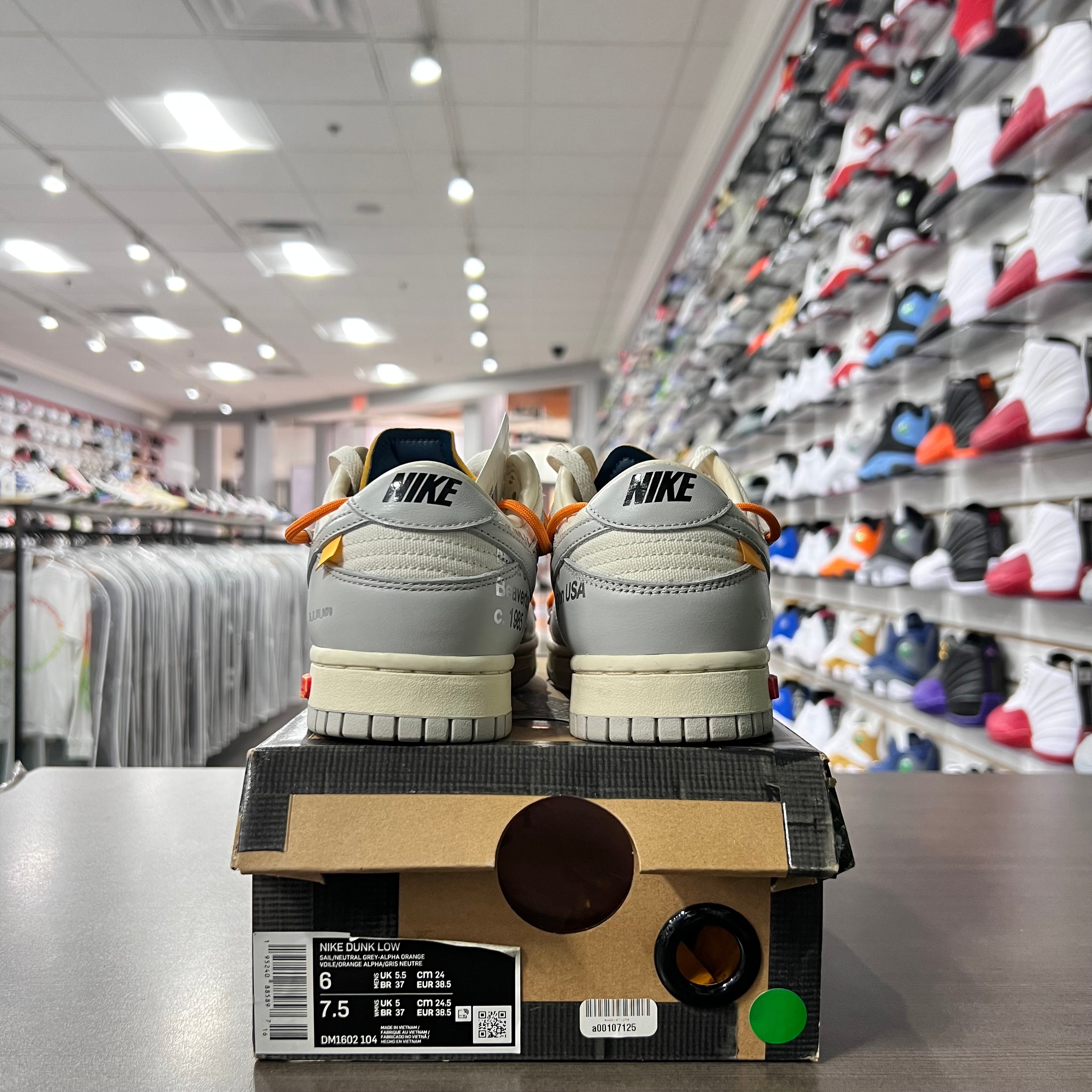 Nike Dunk Low Mens Off White Lot 44 (Lightly Worn)