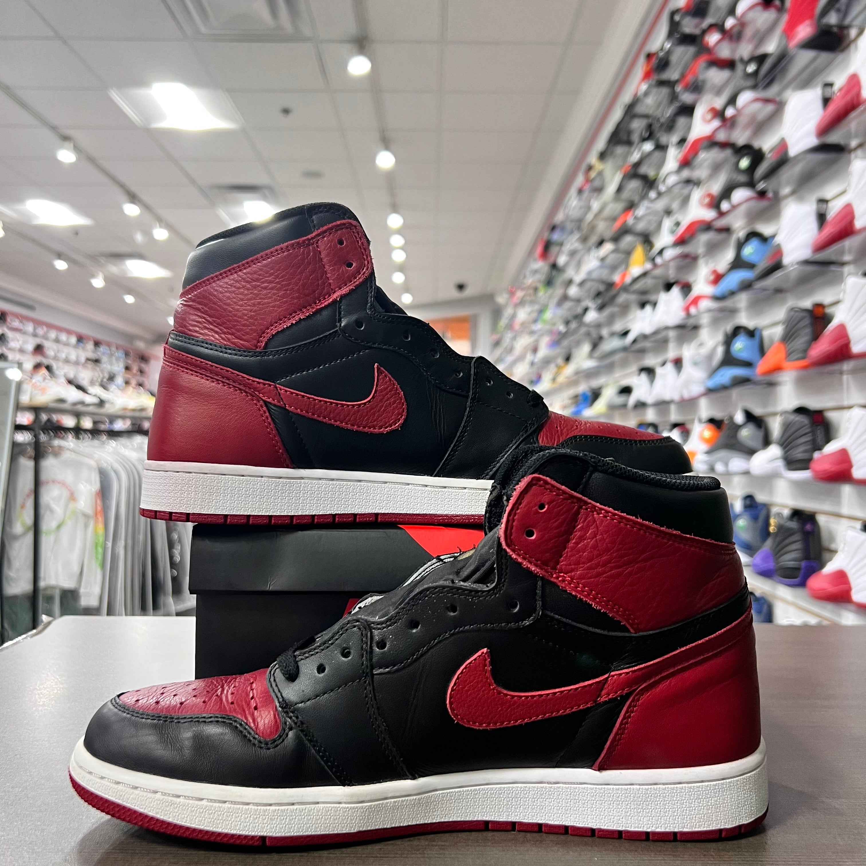 Jordan Retro 1 High Og Mens Banned (Lightly Worn + Replacement Box)