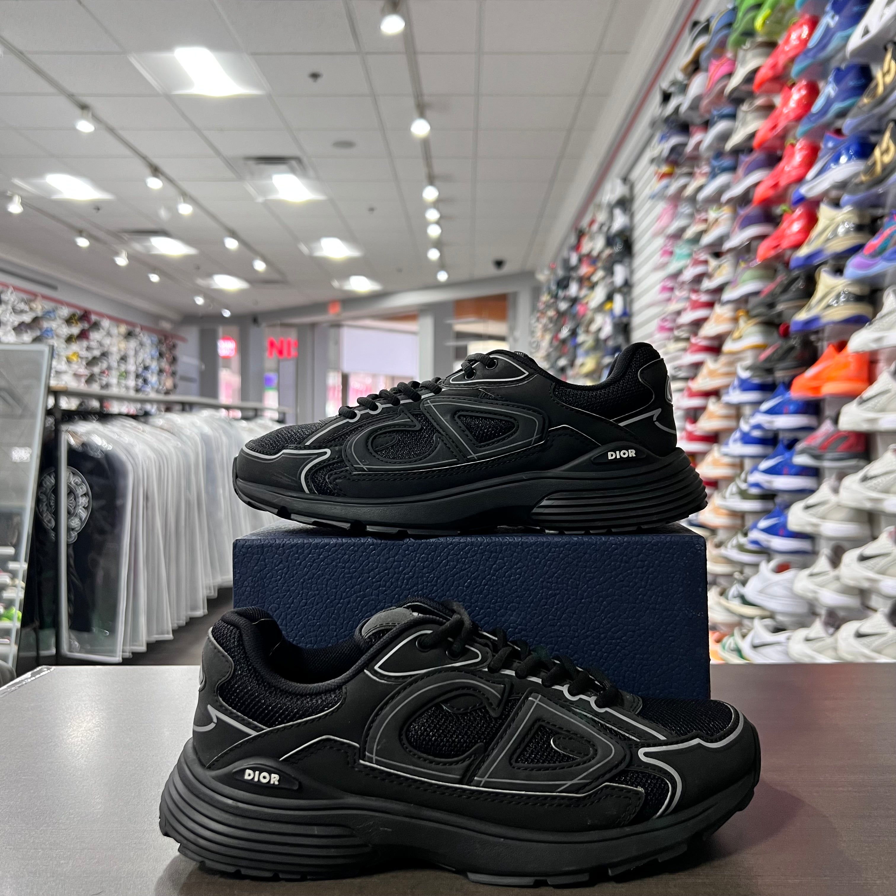 Dior B30 Tripple Black (Lightly Worn)