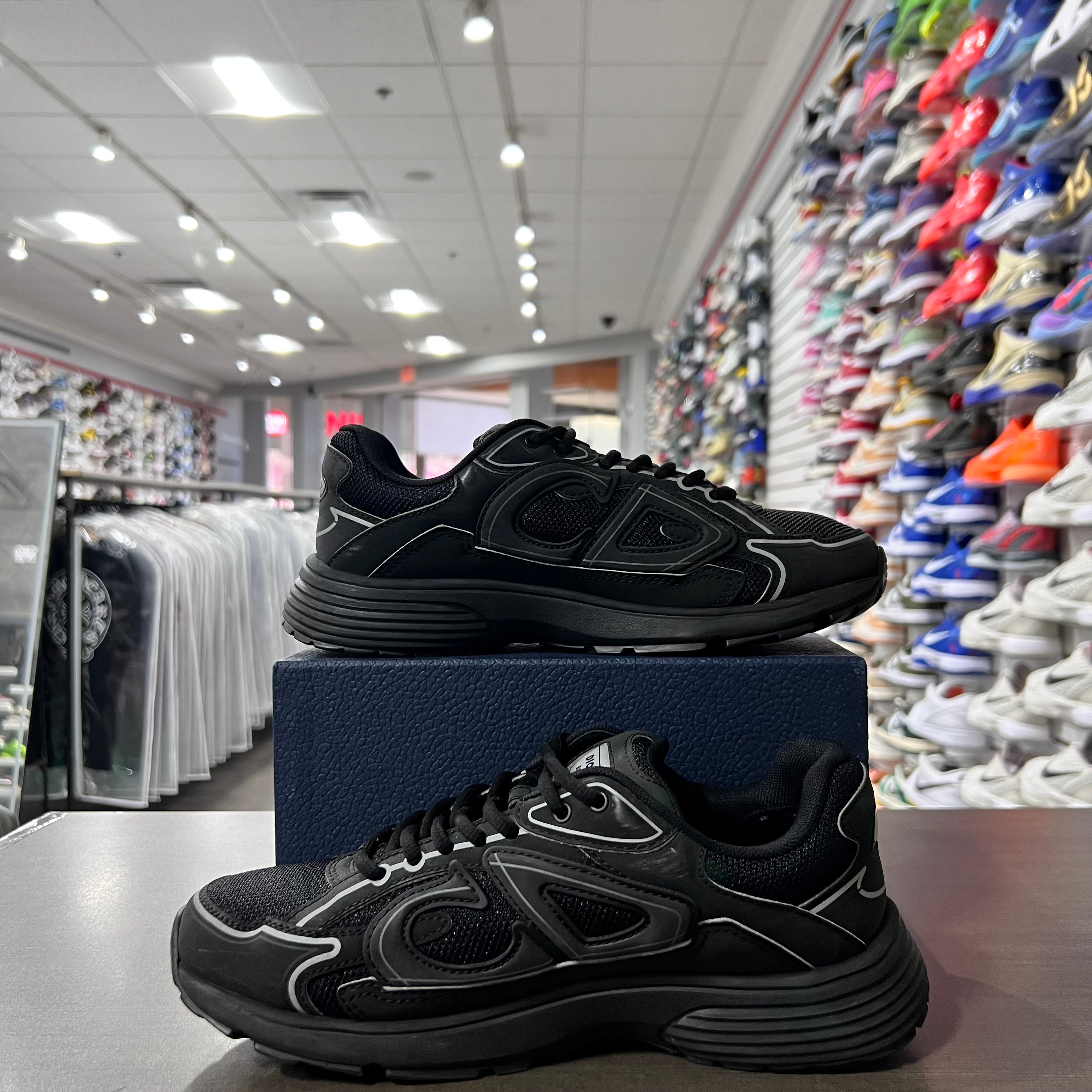 Dior B30 Tripple Black (Lightly Worn)