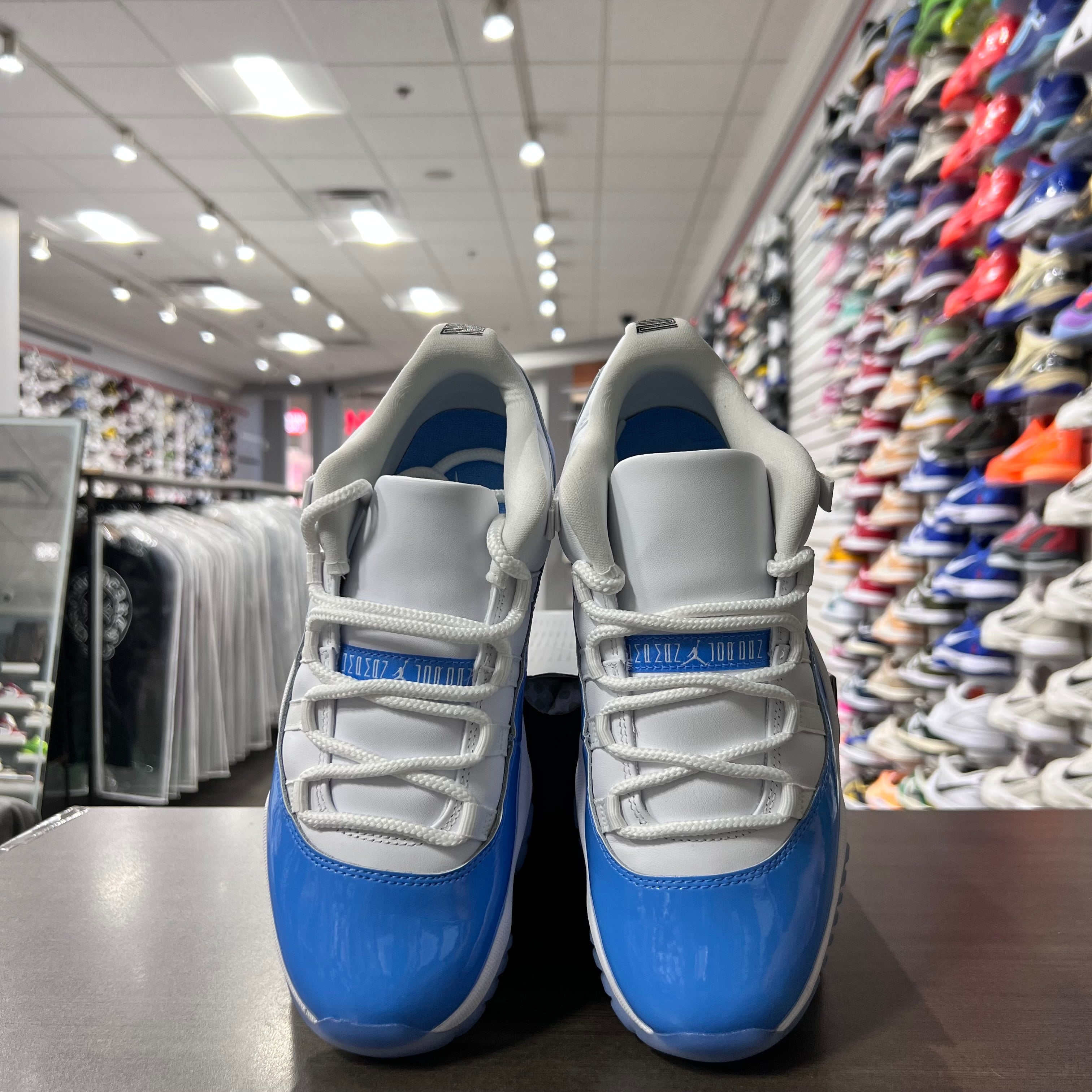 Jordan Retro 11 Low Men's University Blue (Lightly Worn)
