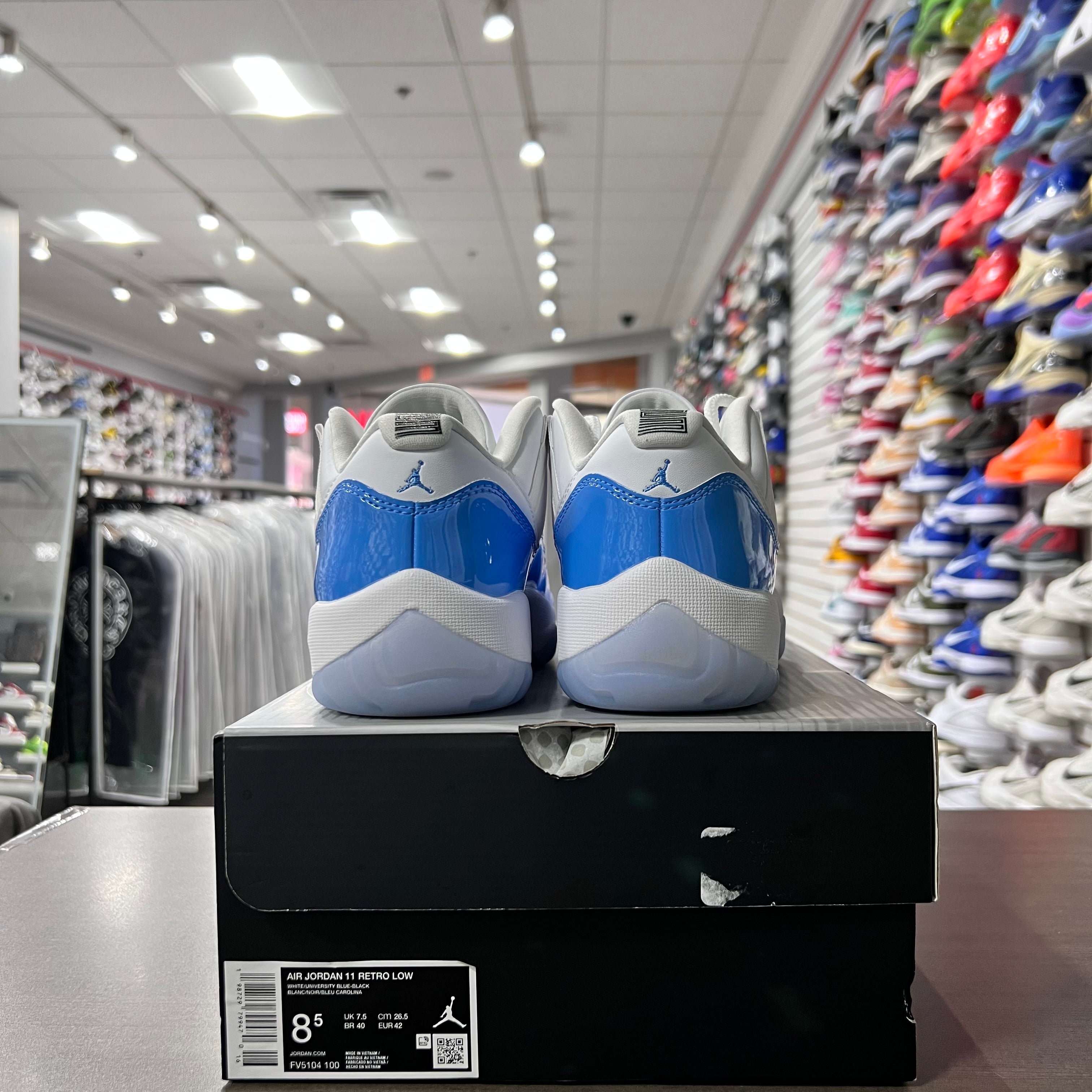 Jordan Retro 11 Low Men's University Blue (Lightly Worn)