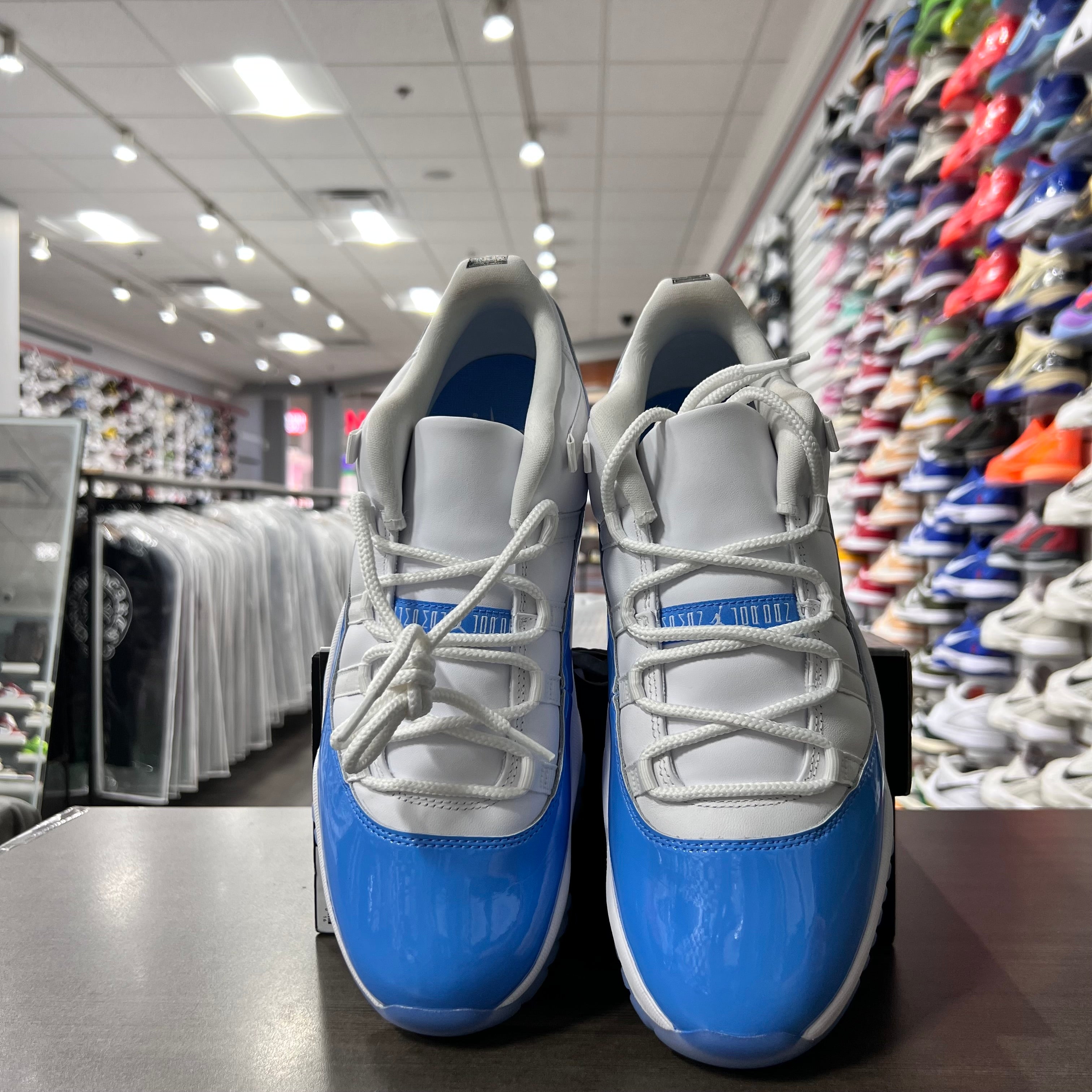 Jordan Retro 11 Men's University Blue (Lightly Worn)