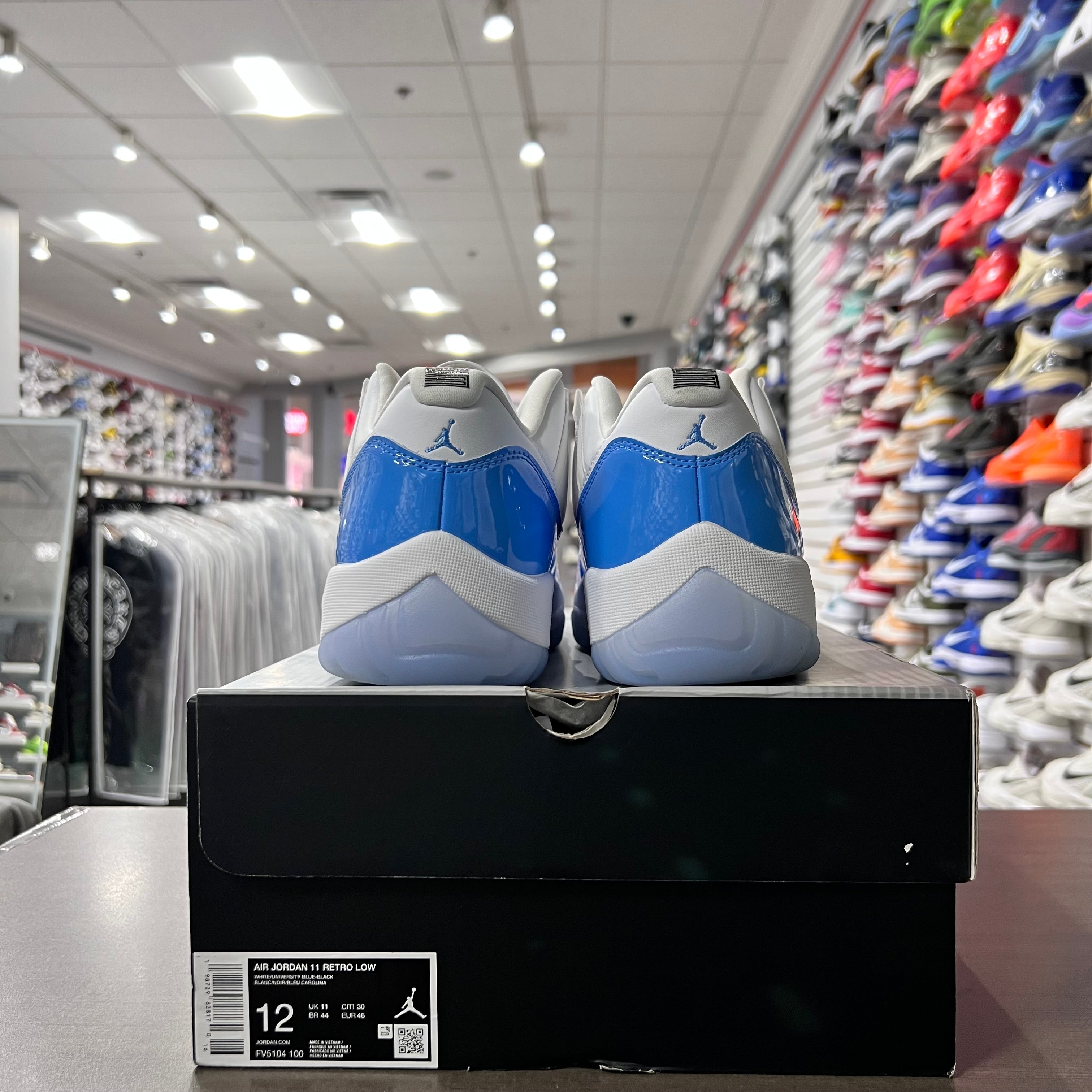 Jordan Retro 11 Men's University Blue (Lightly Worn)
