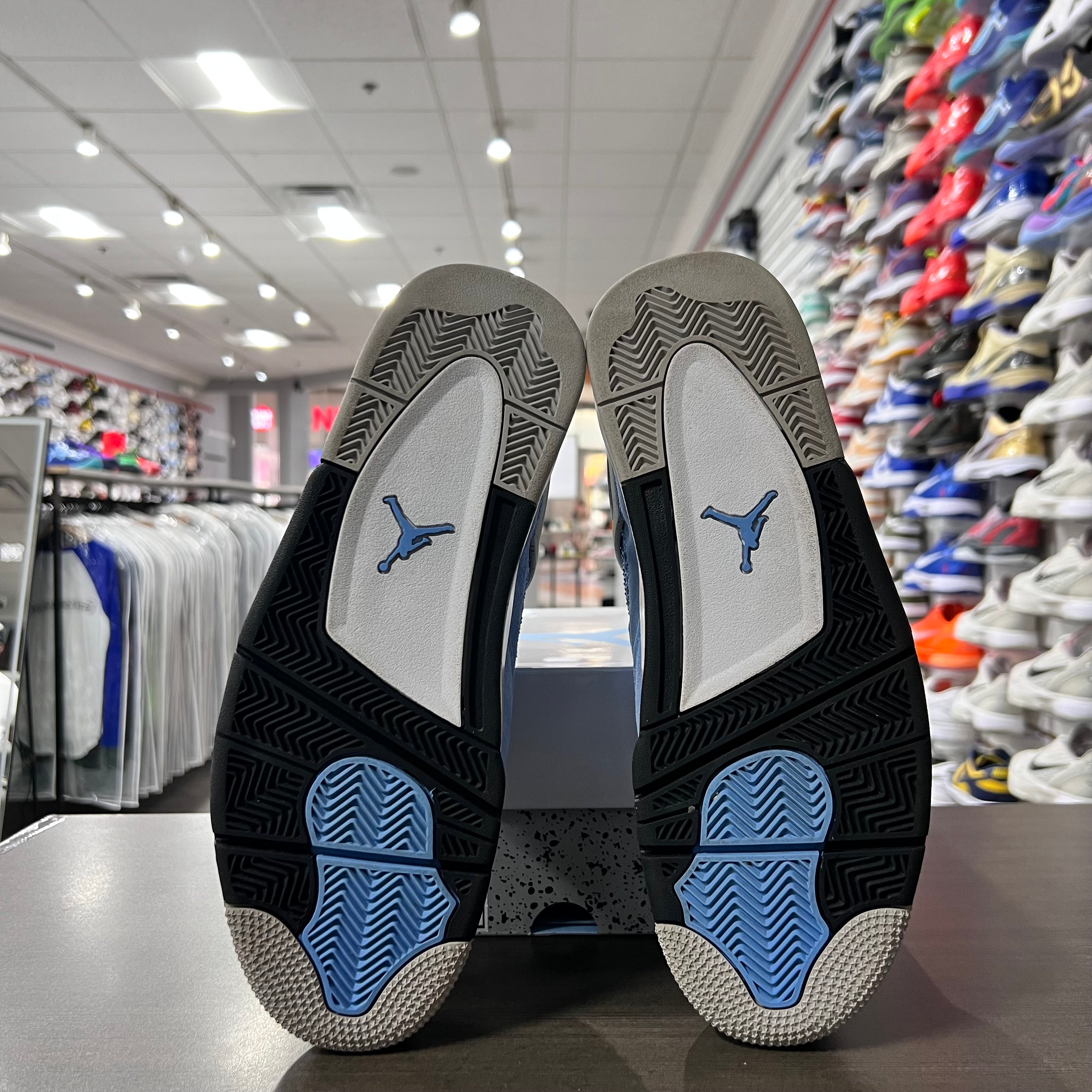 Jordan Retro 4 Men's University Blue (Lightly Worn)