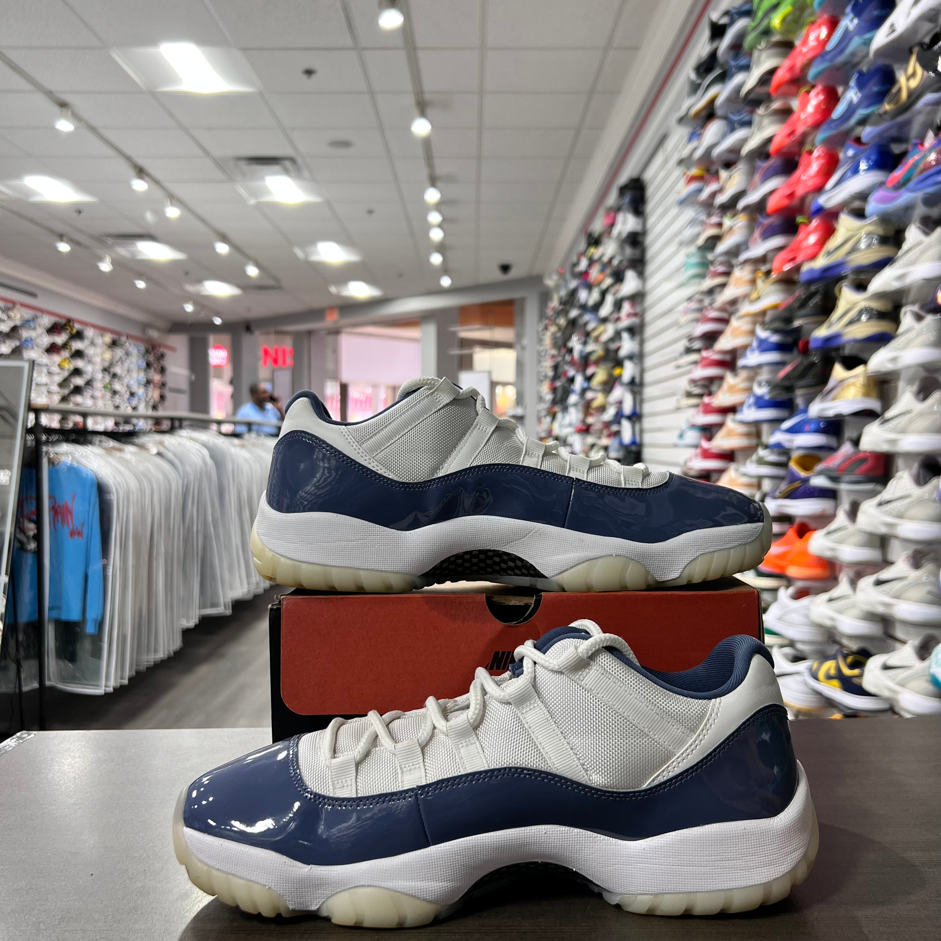 Jordan Retro 11 Low Men's Diffused Blue (Lightly Worn)