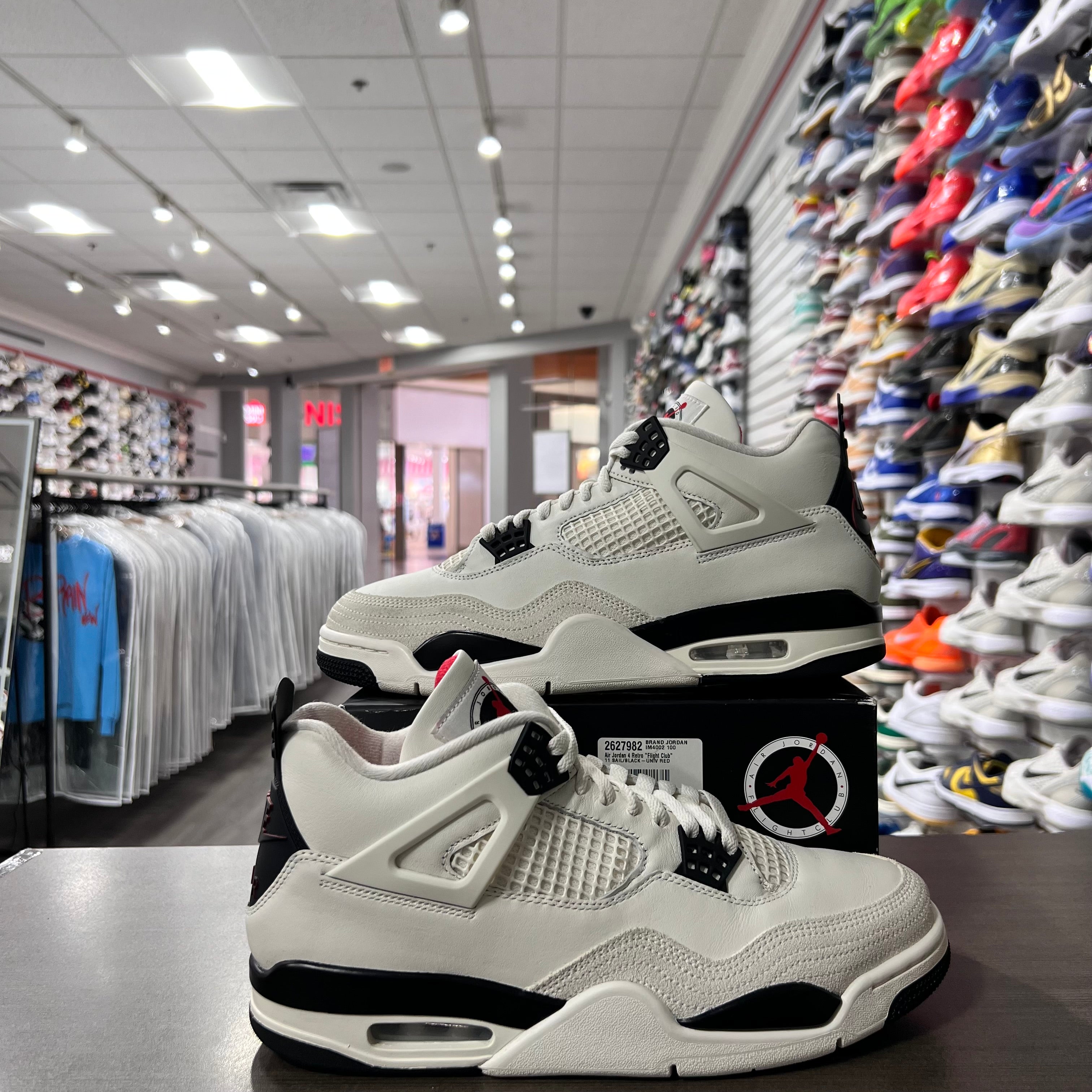 Jordan Retro 4 Men's Flight (Lightly Worn)