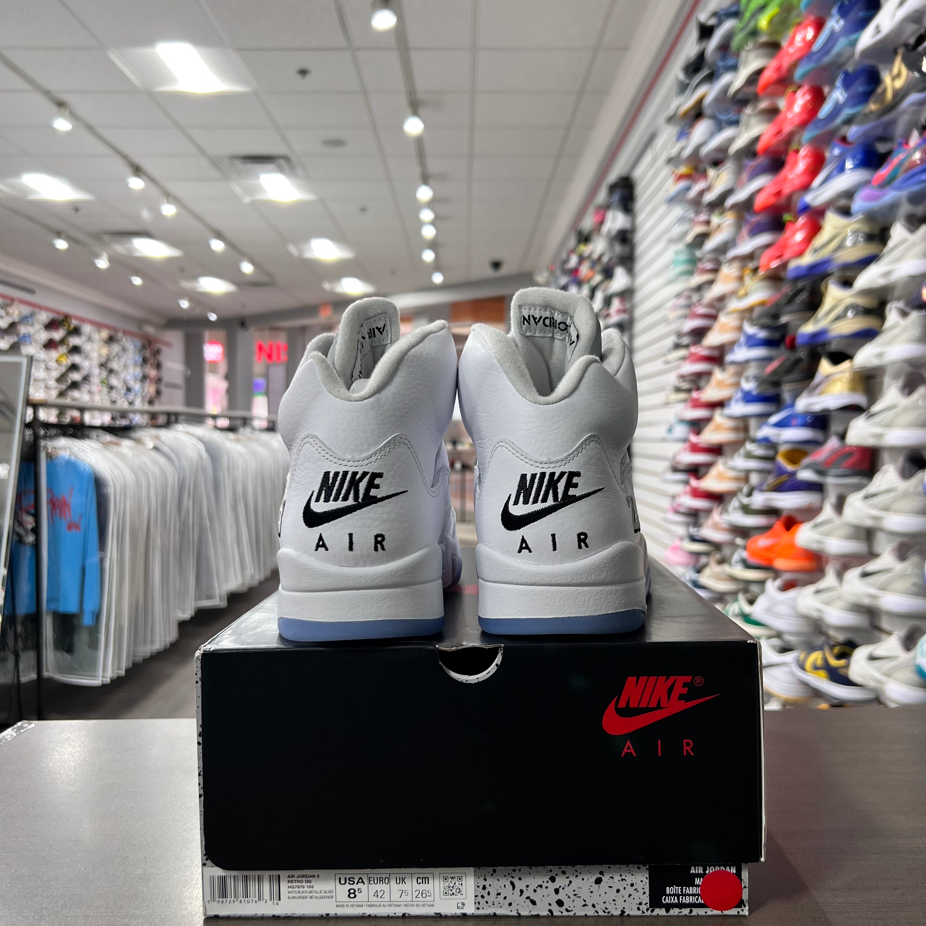Jordan Retro 5 Men's White Metallic (Lightly Worn)