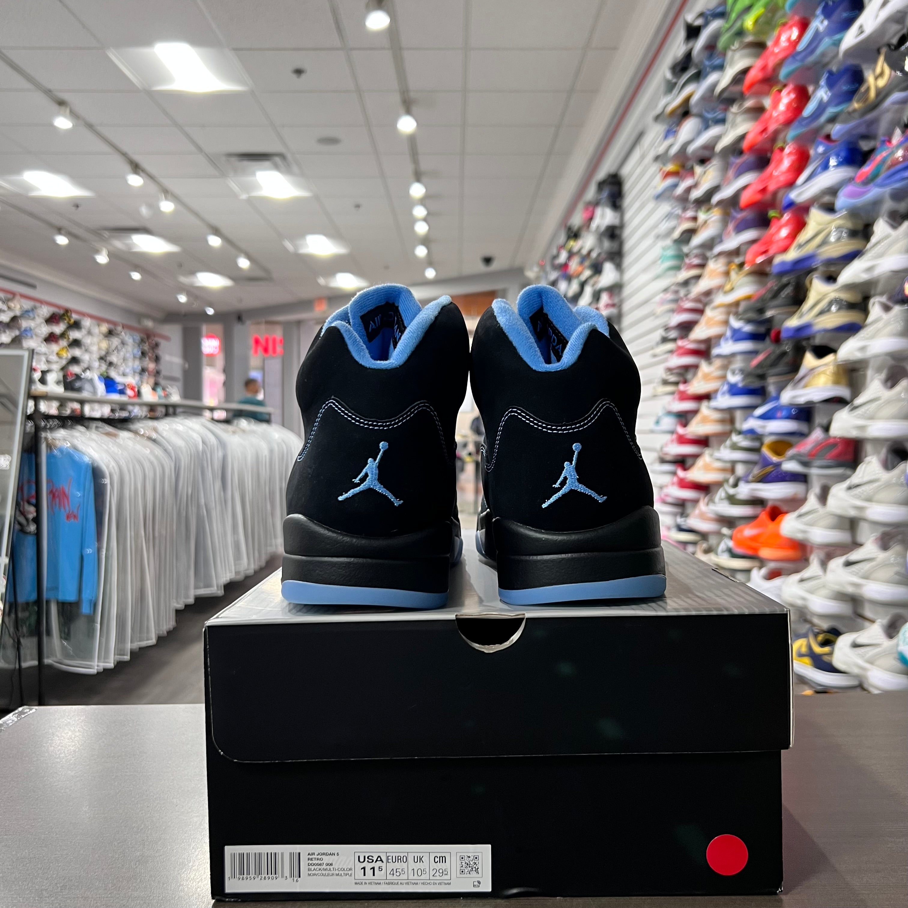 Jordan Retro 5 Men's Black University Blue (Lightly Worn)