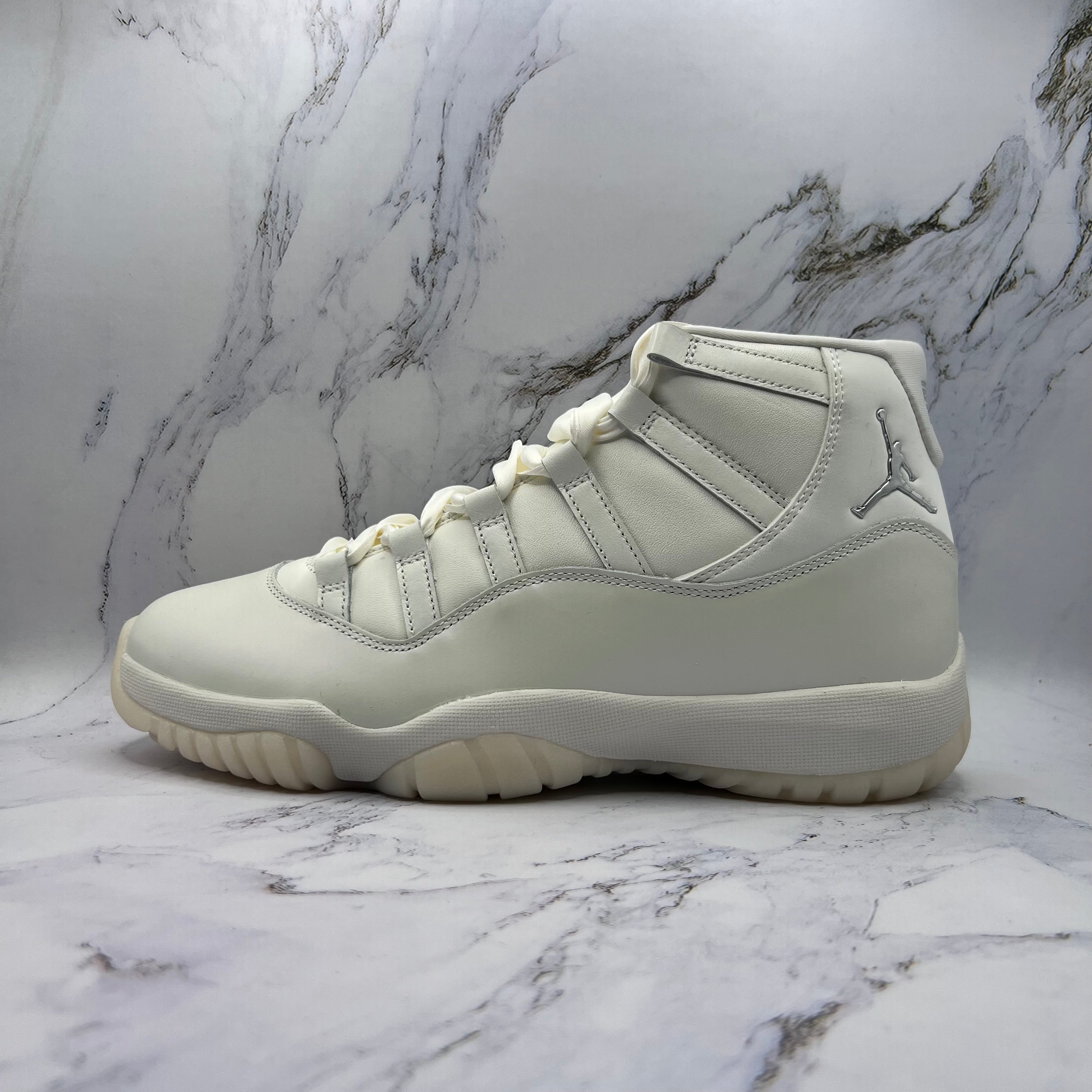Jordan Retro 11 Womens Pearl