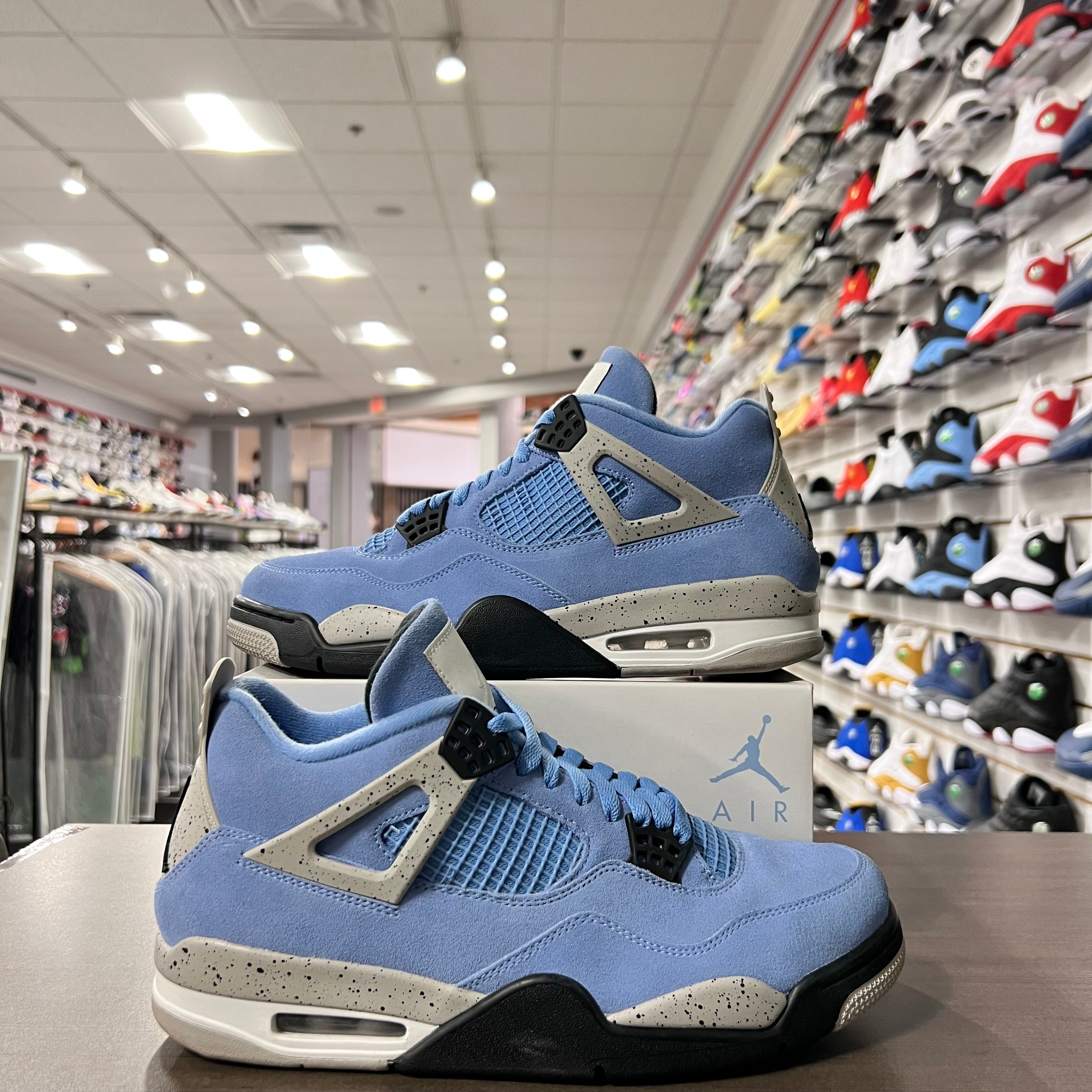 Jordan Retro 4 Mens UNC (Lightly Worn)