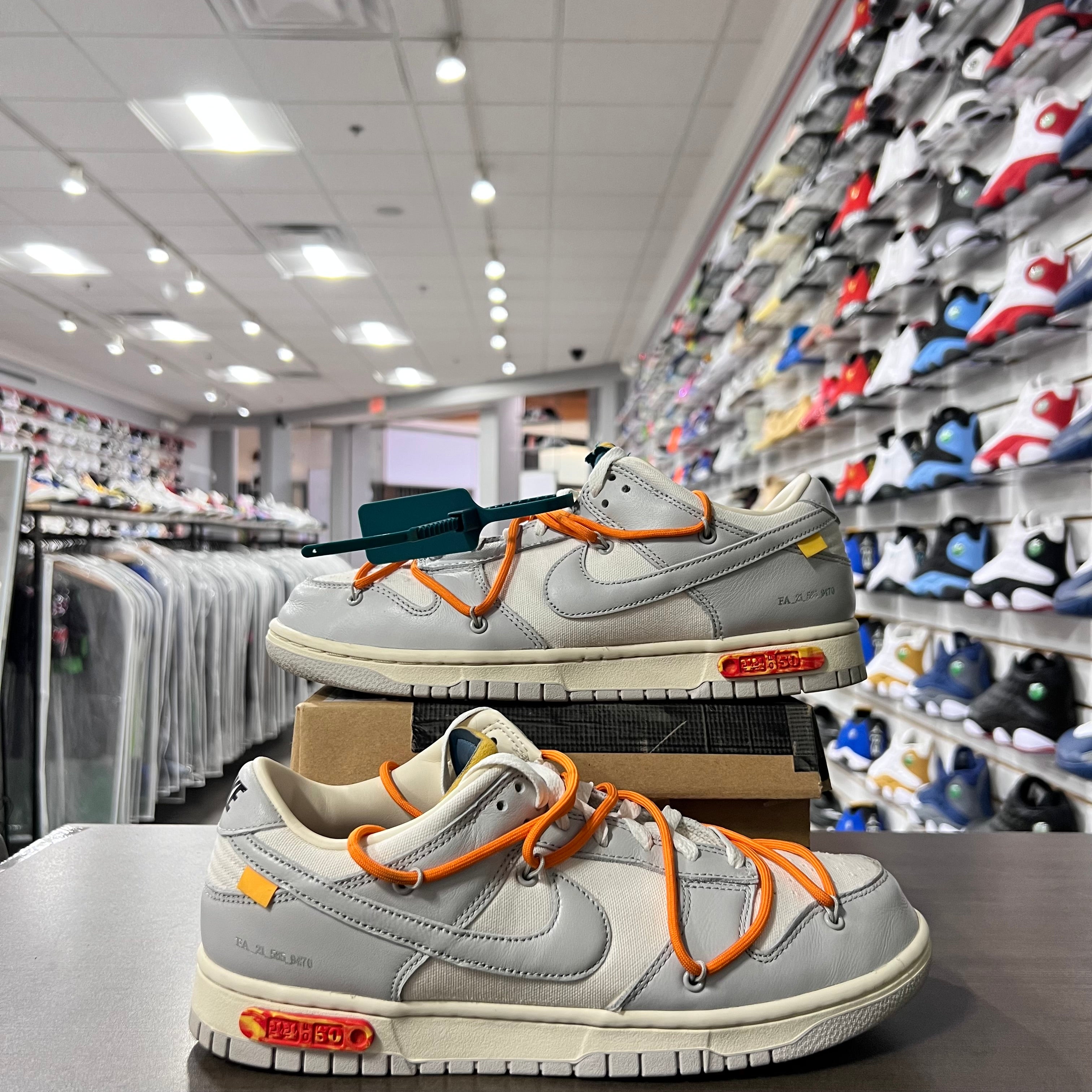 Nike Dunk Low Mens Off White Lot 44 (Lightly Worn)