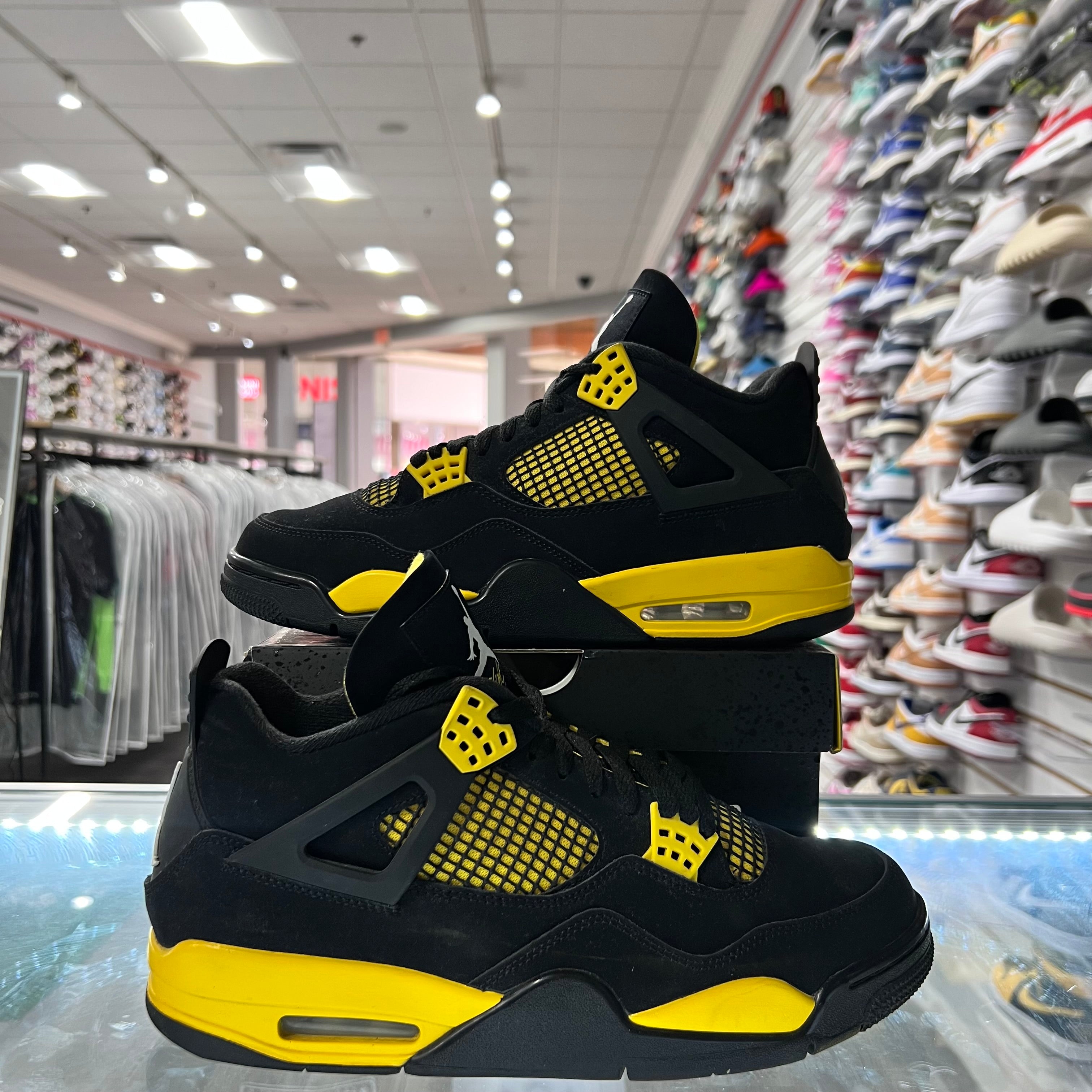 Jordan Retro 4 Mens Thunder (Lightly Worn)