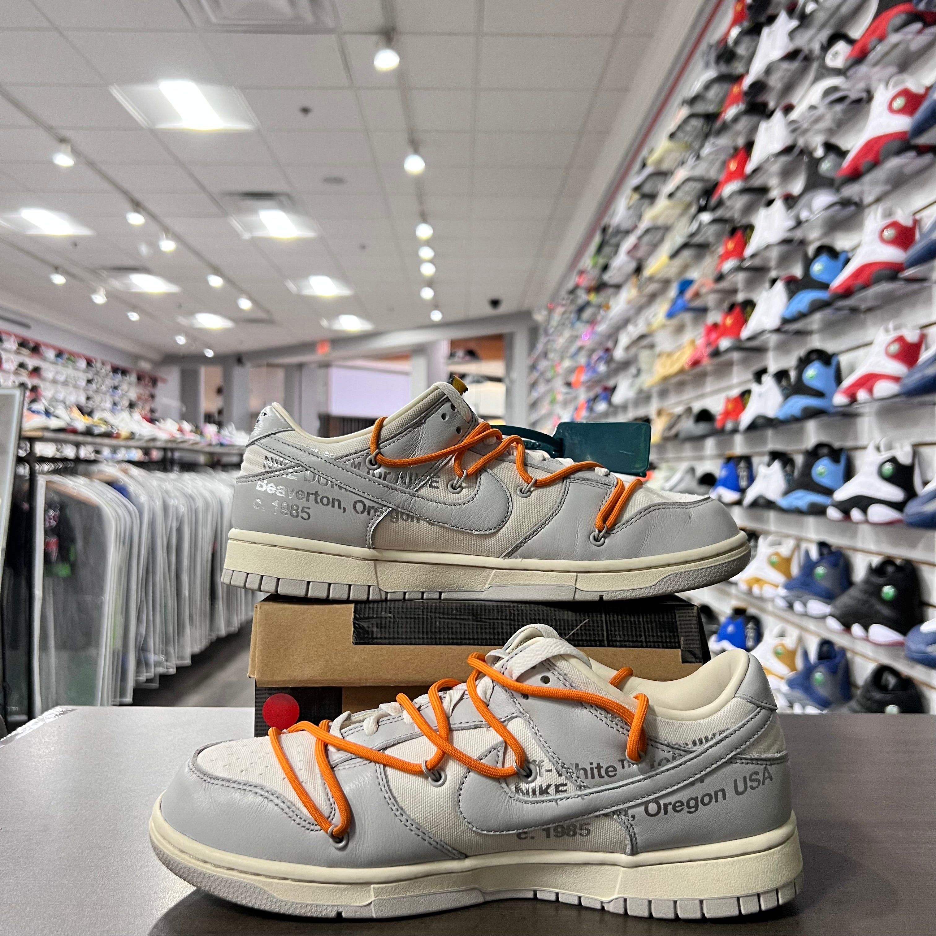 Nike Dunk Low Mens Off White Lot 44 (Lightly Worn)